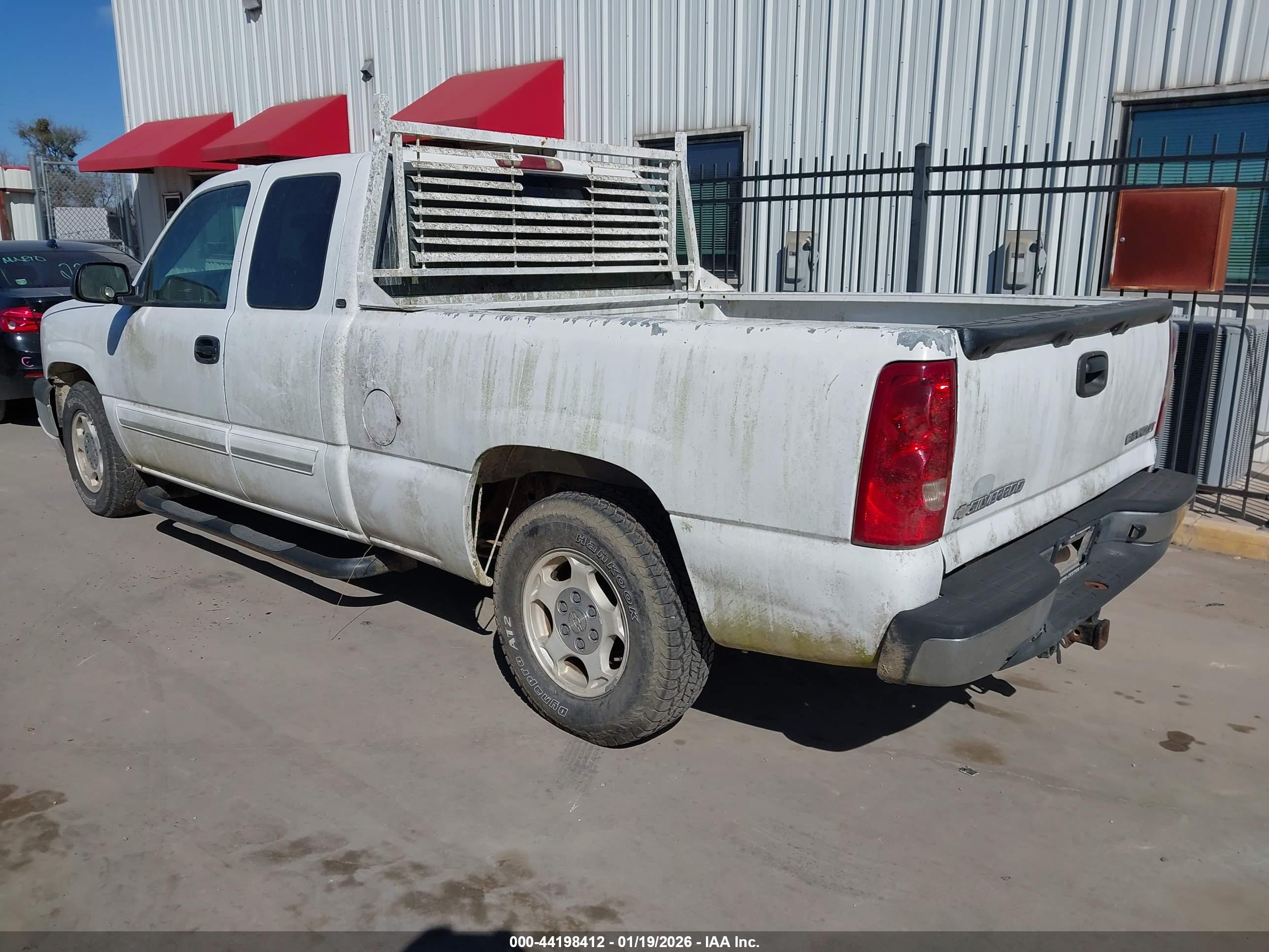 CHEVROLET SILVERADO image 3