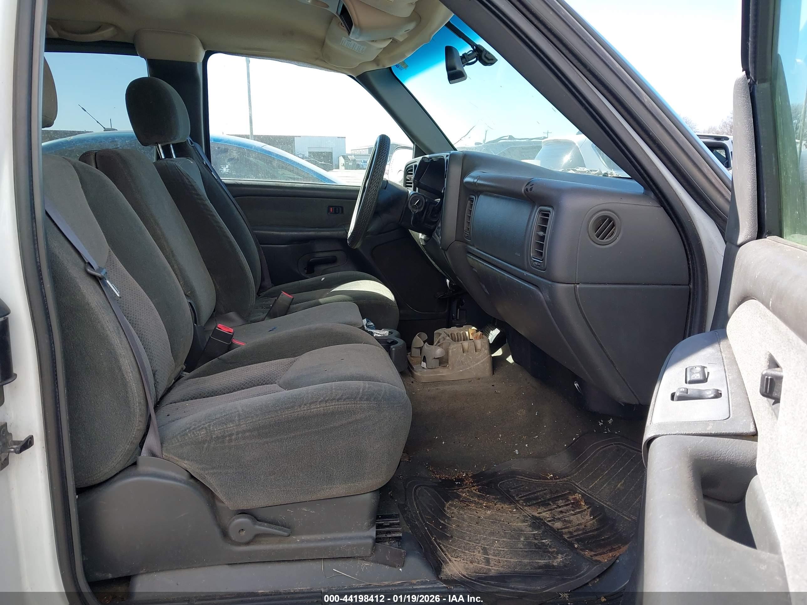 CHEVROLET SILVERADO image 5