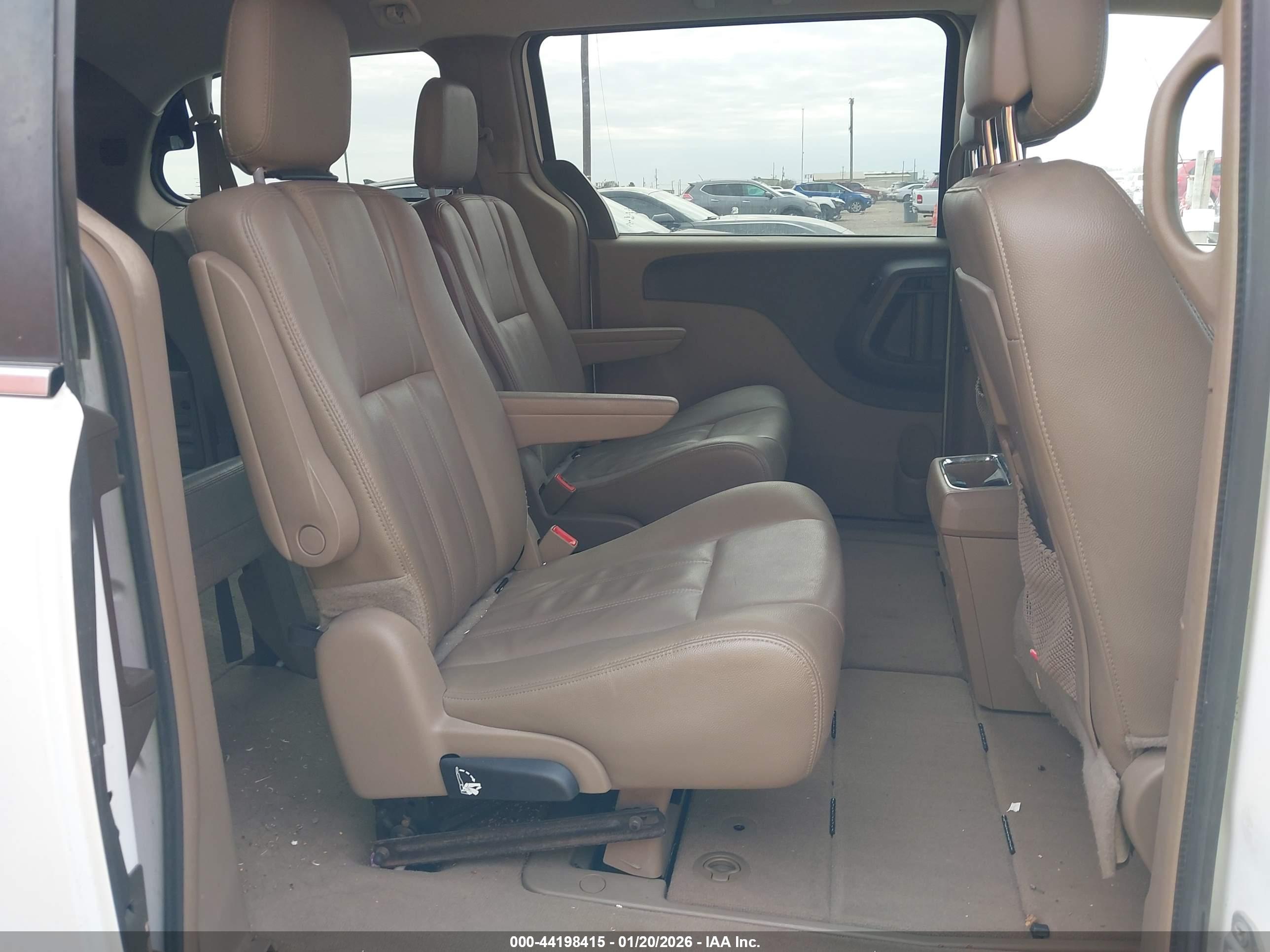 CHRYSLER TOWN image 8