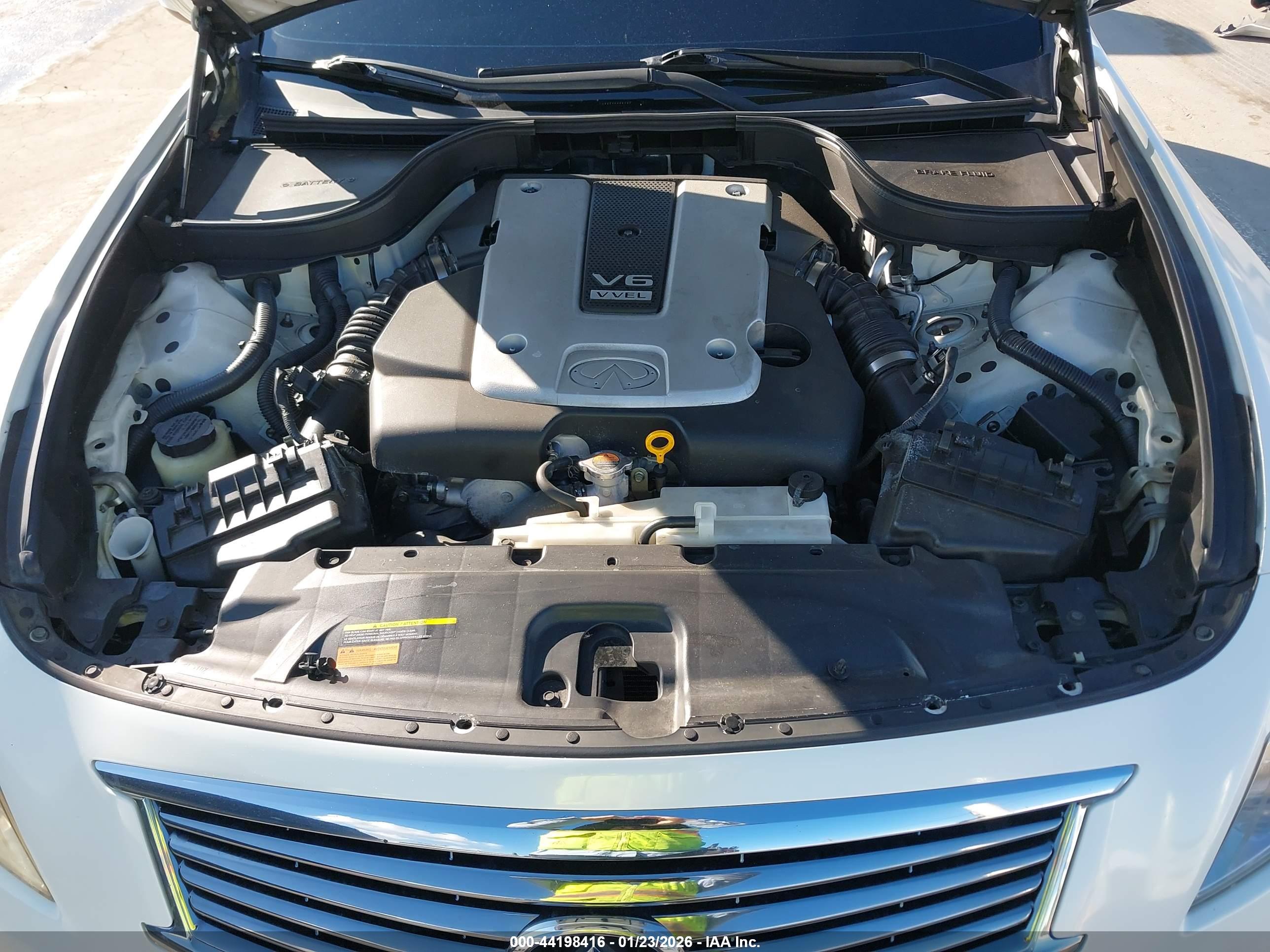 INFINITI Q40 image 10