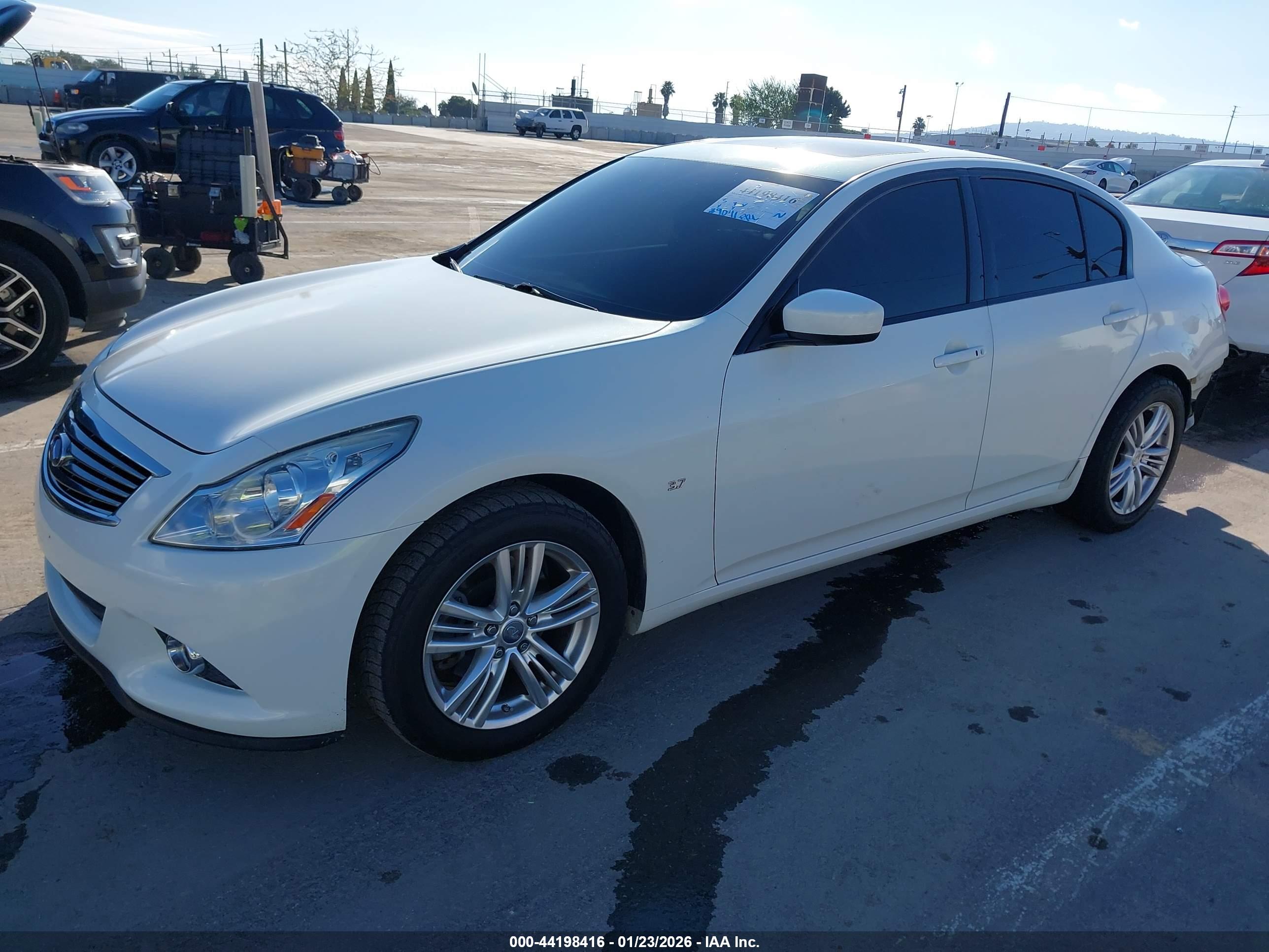 INFINITI Q40 image 2