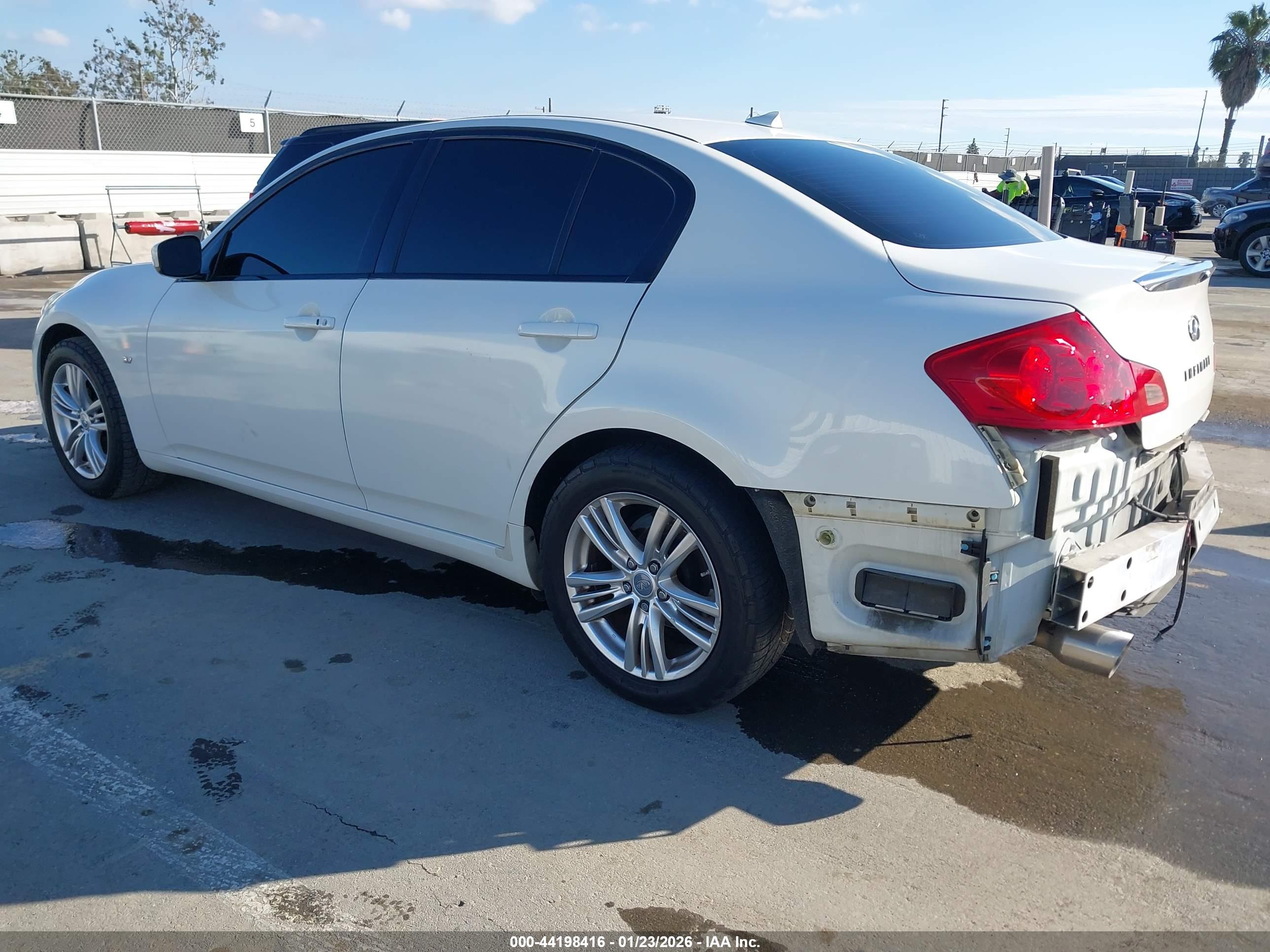 INFINITI Q40 image 3
