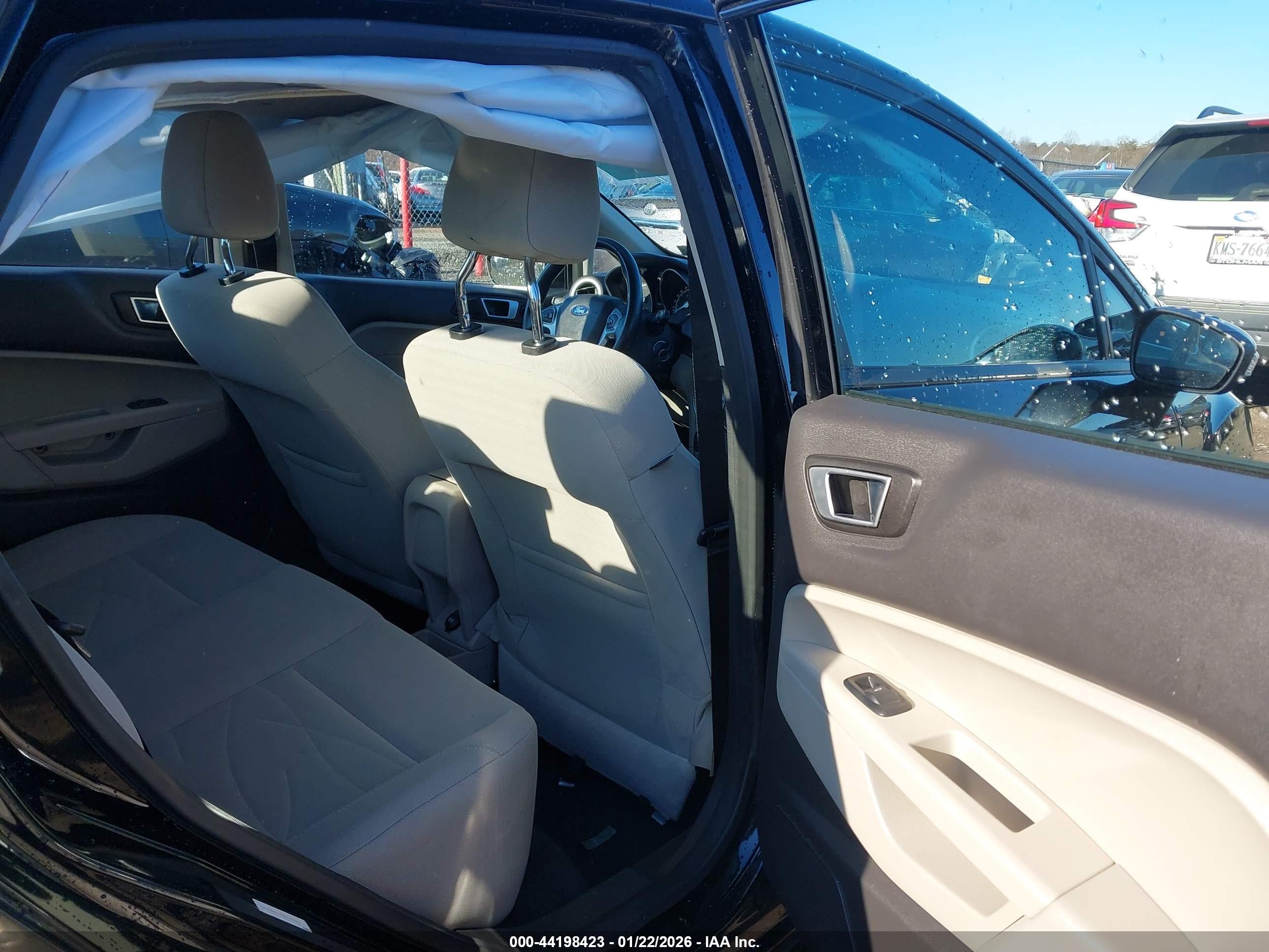 FORD FIESTA image 8