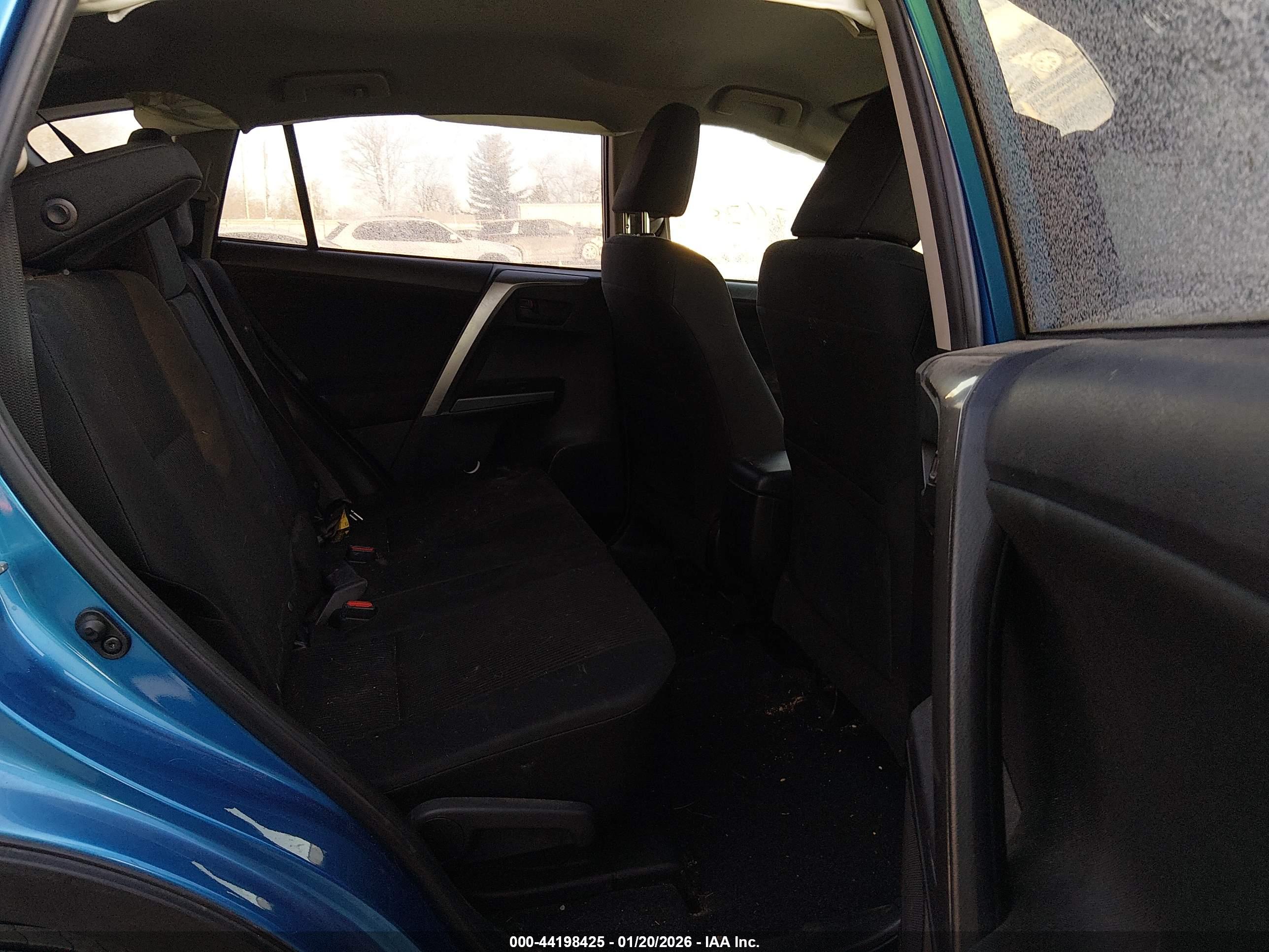 TOYOTA RAV4 image 8