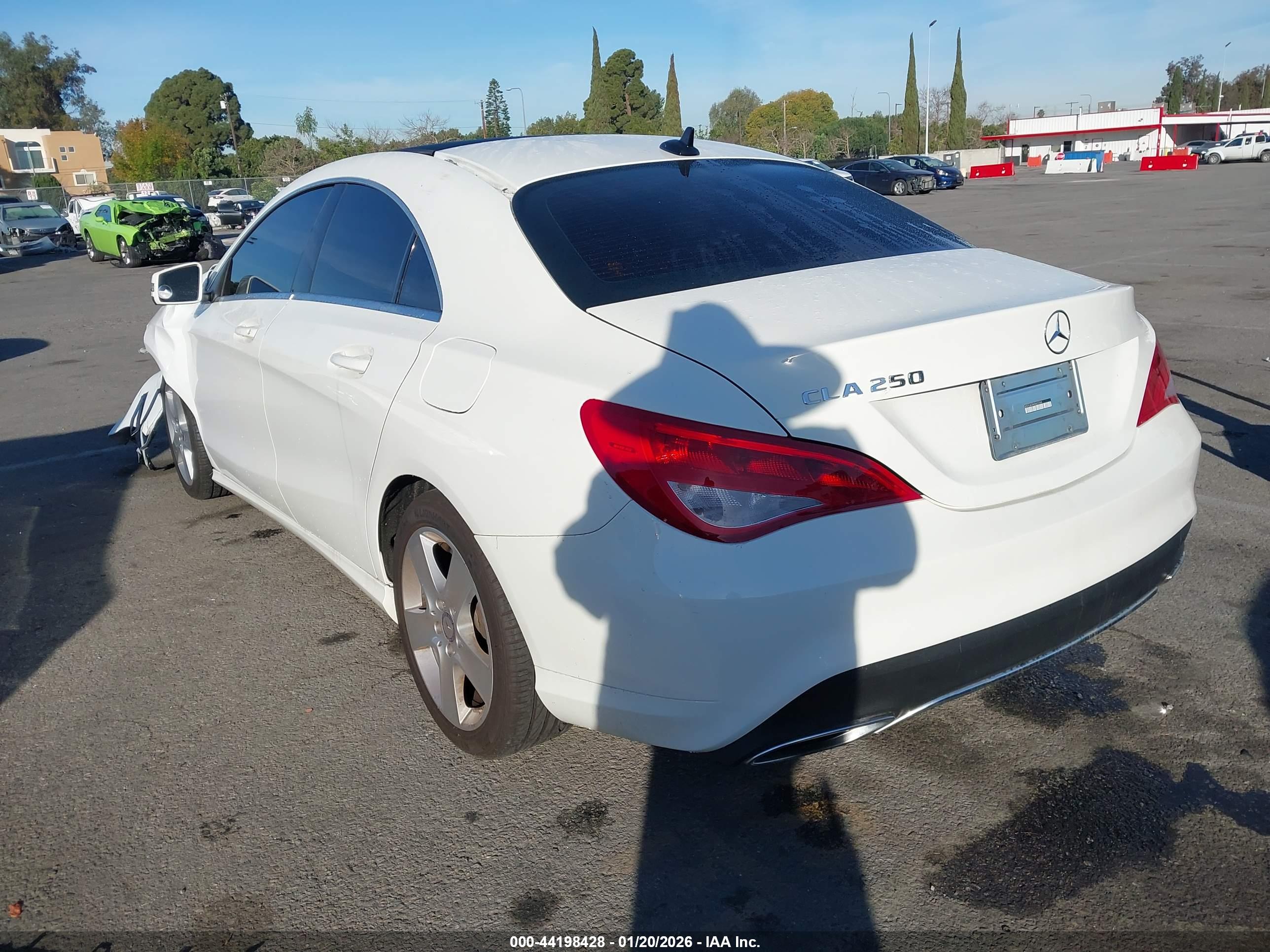 MERCEDES-BENZ CLA image 3