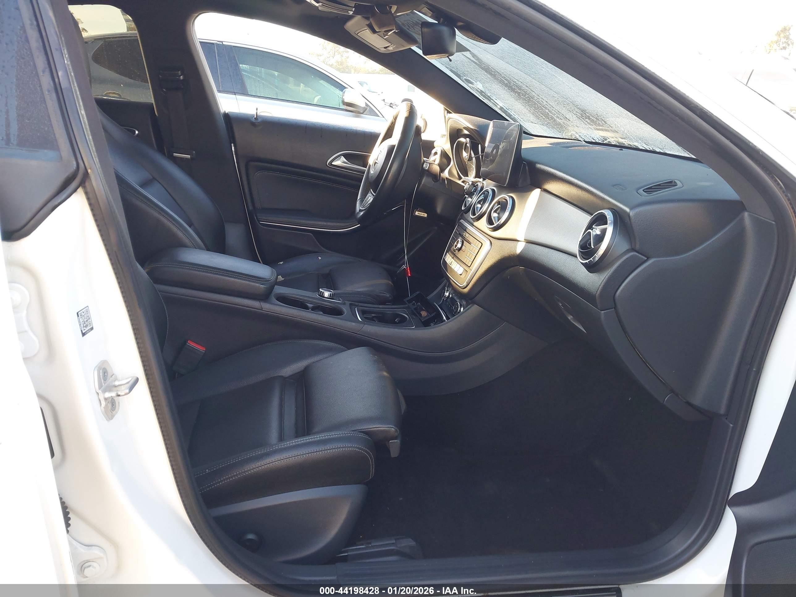 MERCEDES-BENZ CLA image 5
