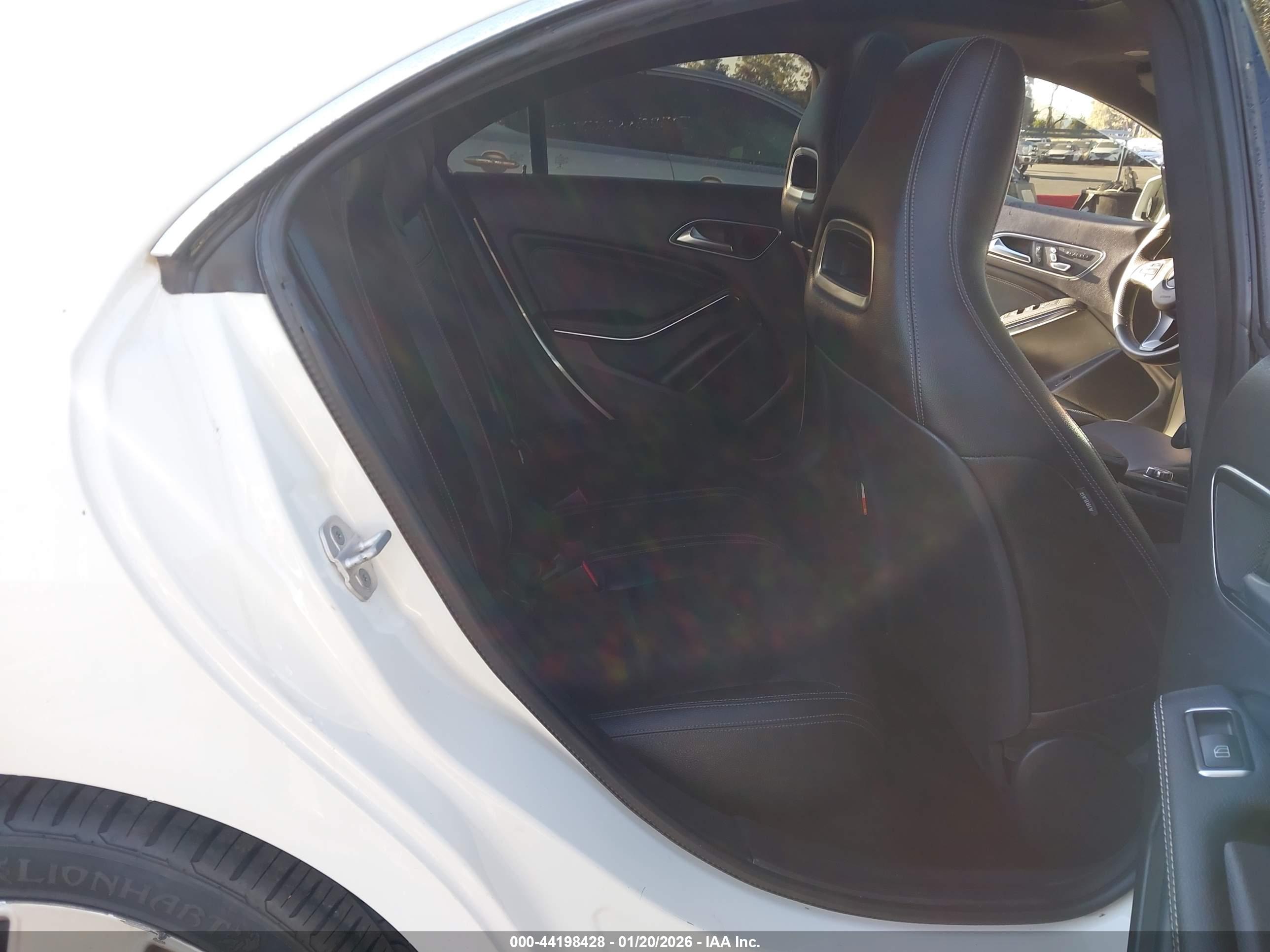 MERCEDES-BENZ CLA image 8