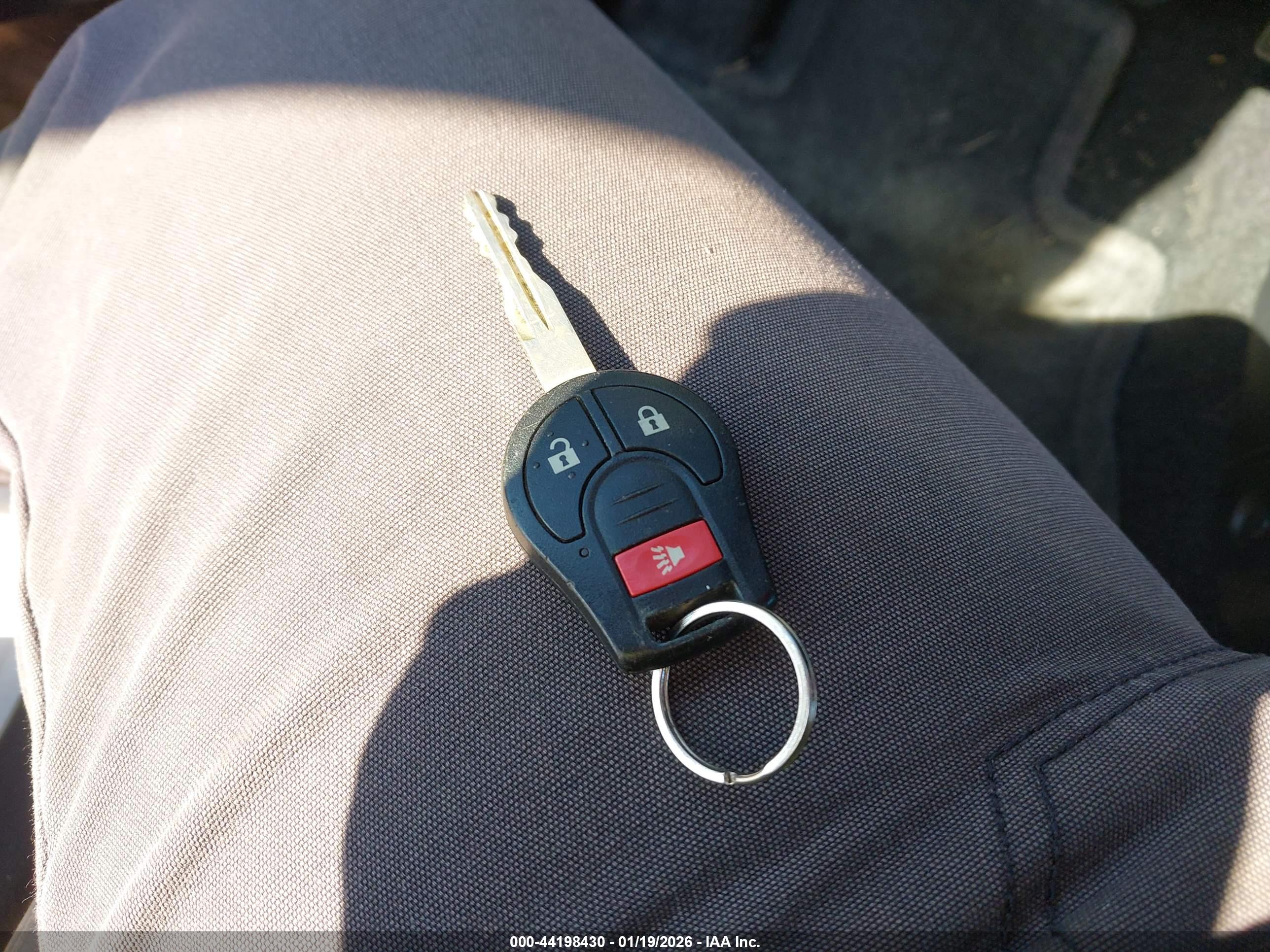 NISSAN VERSA image 11