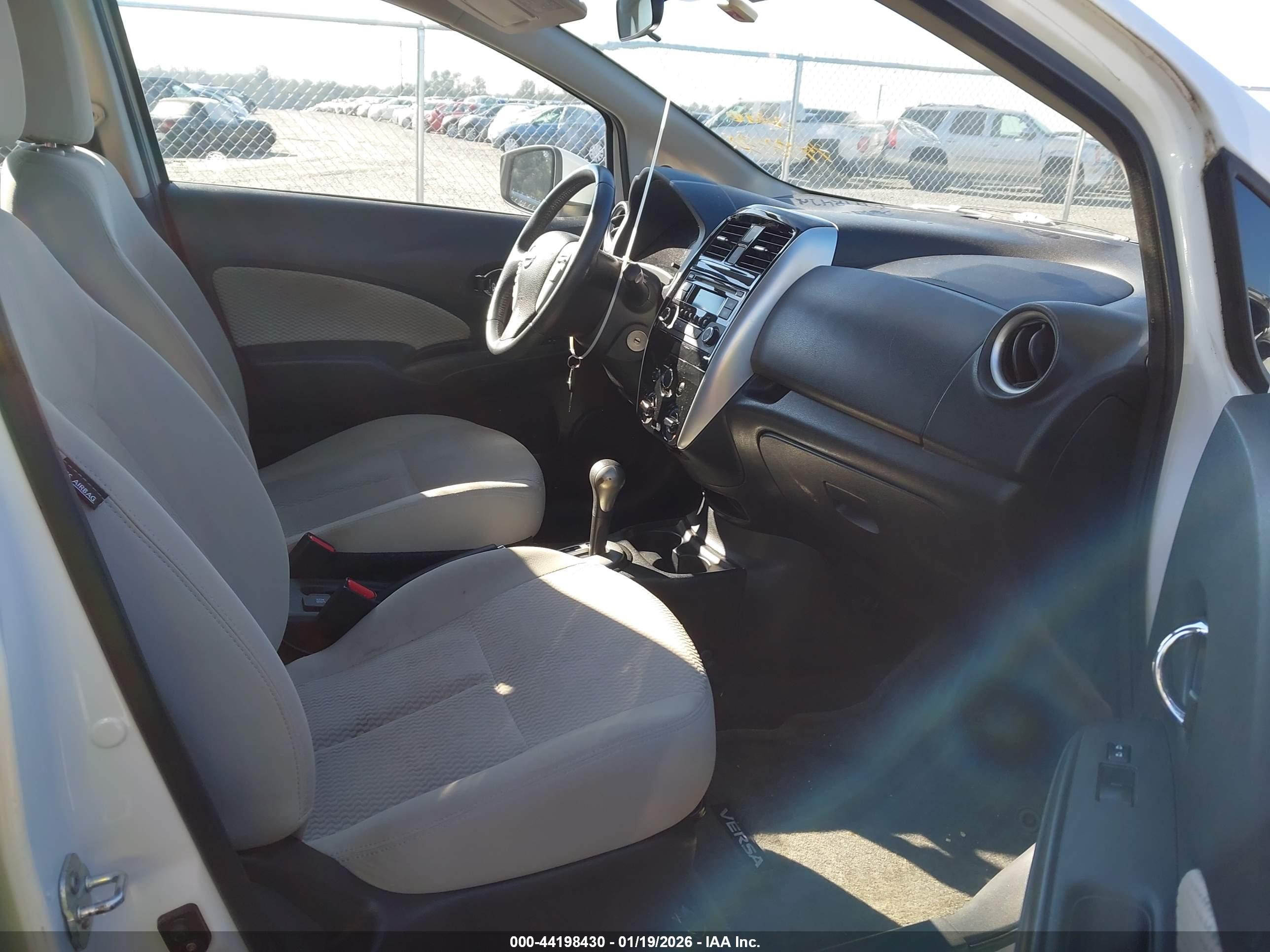 NISSAN VERSA image 5