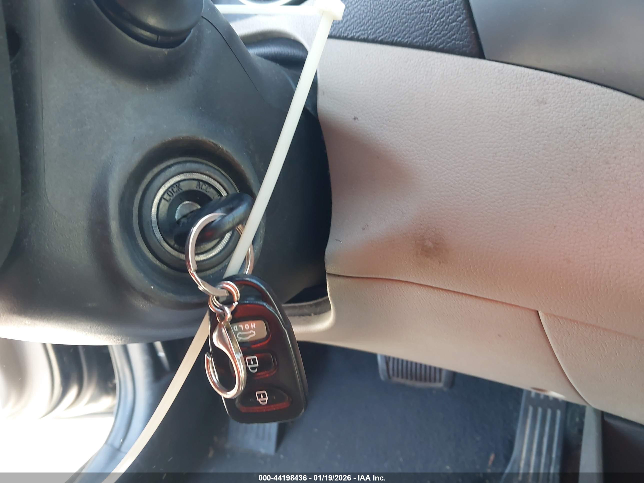 HYUNDAI ELANTRA image 11
