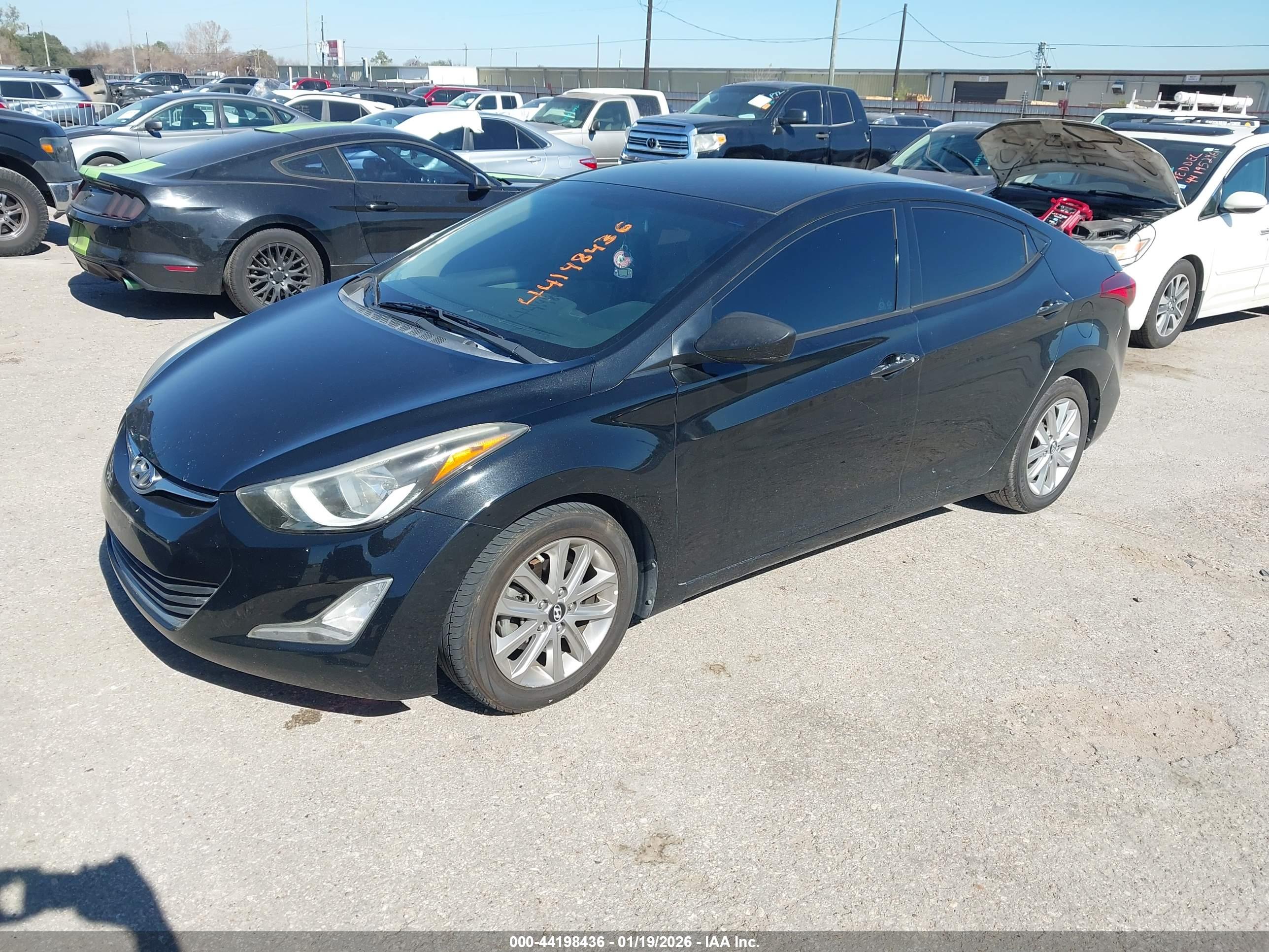 HYUNDAI ELANTRA image 2