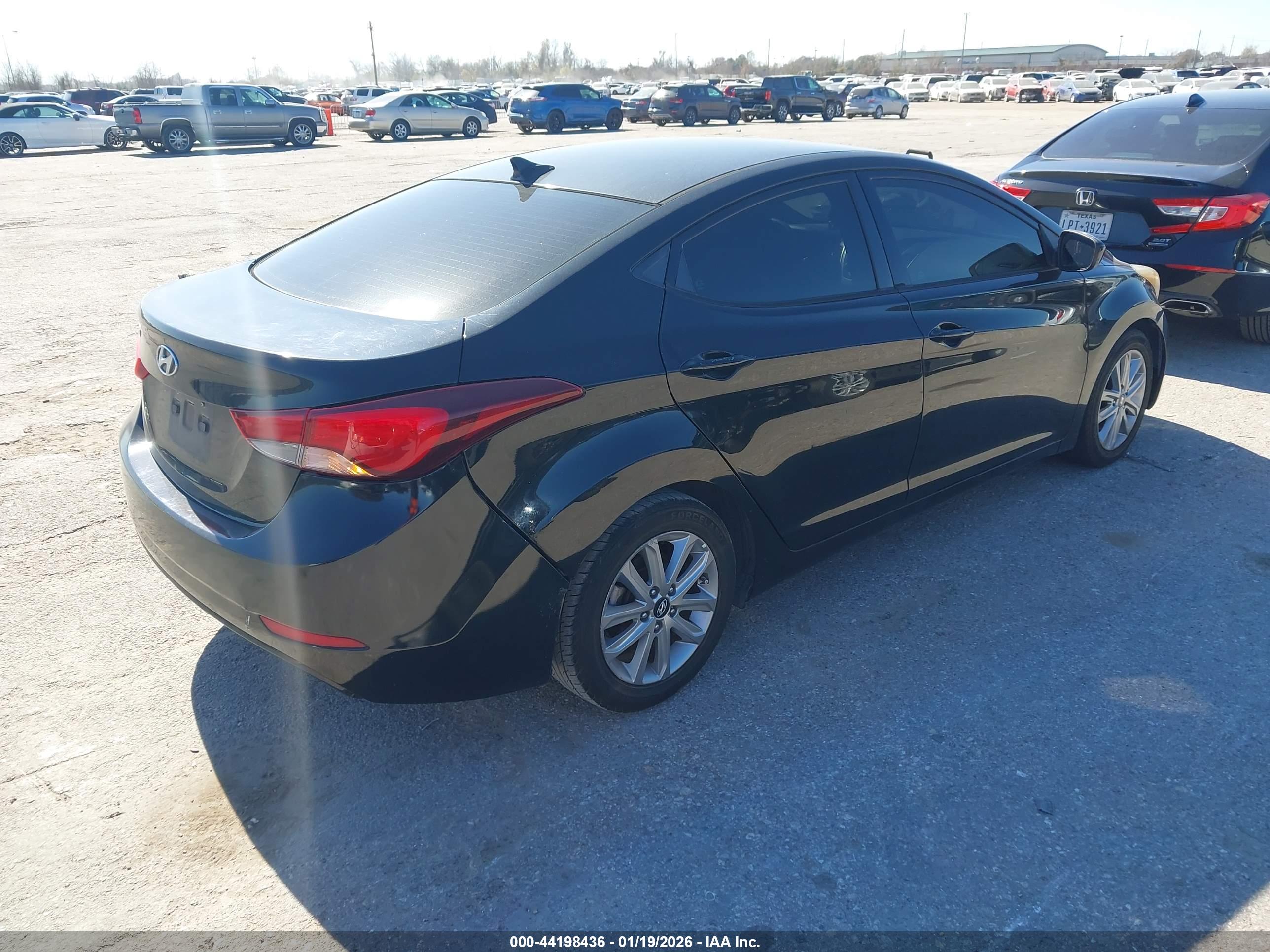 HYUNDAI ELANTRA image 4