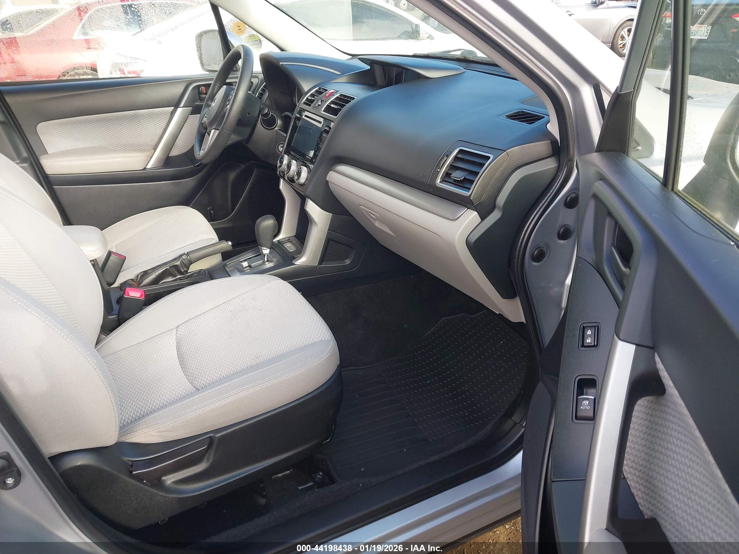SUBARU FORESTER image 5