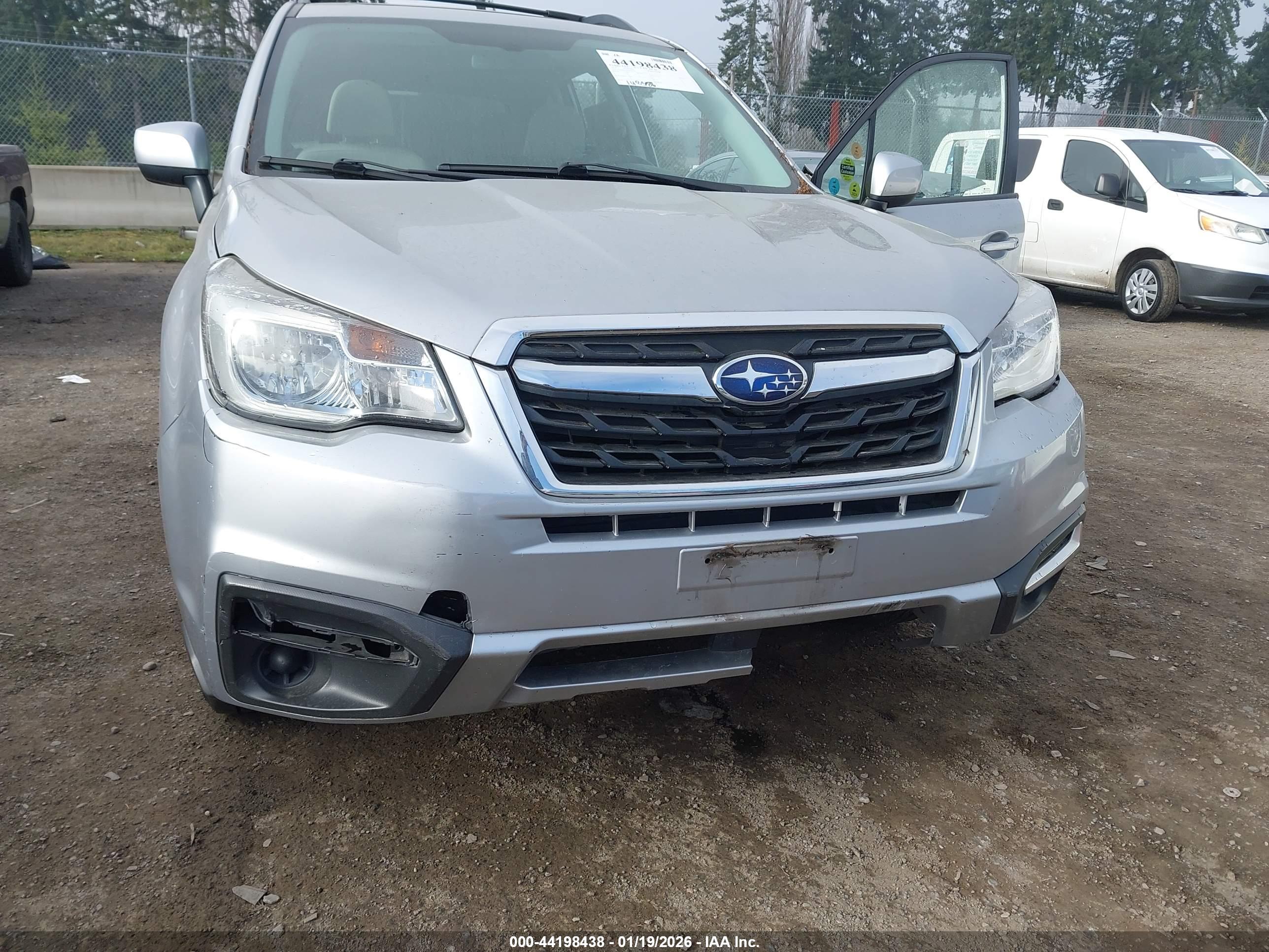 SUBARU FORESTER image 6