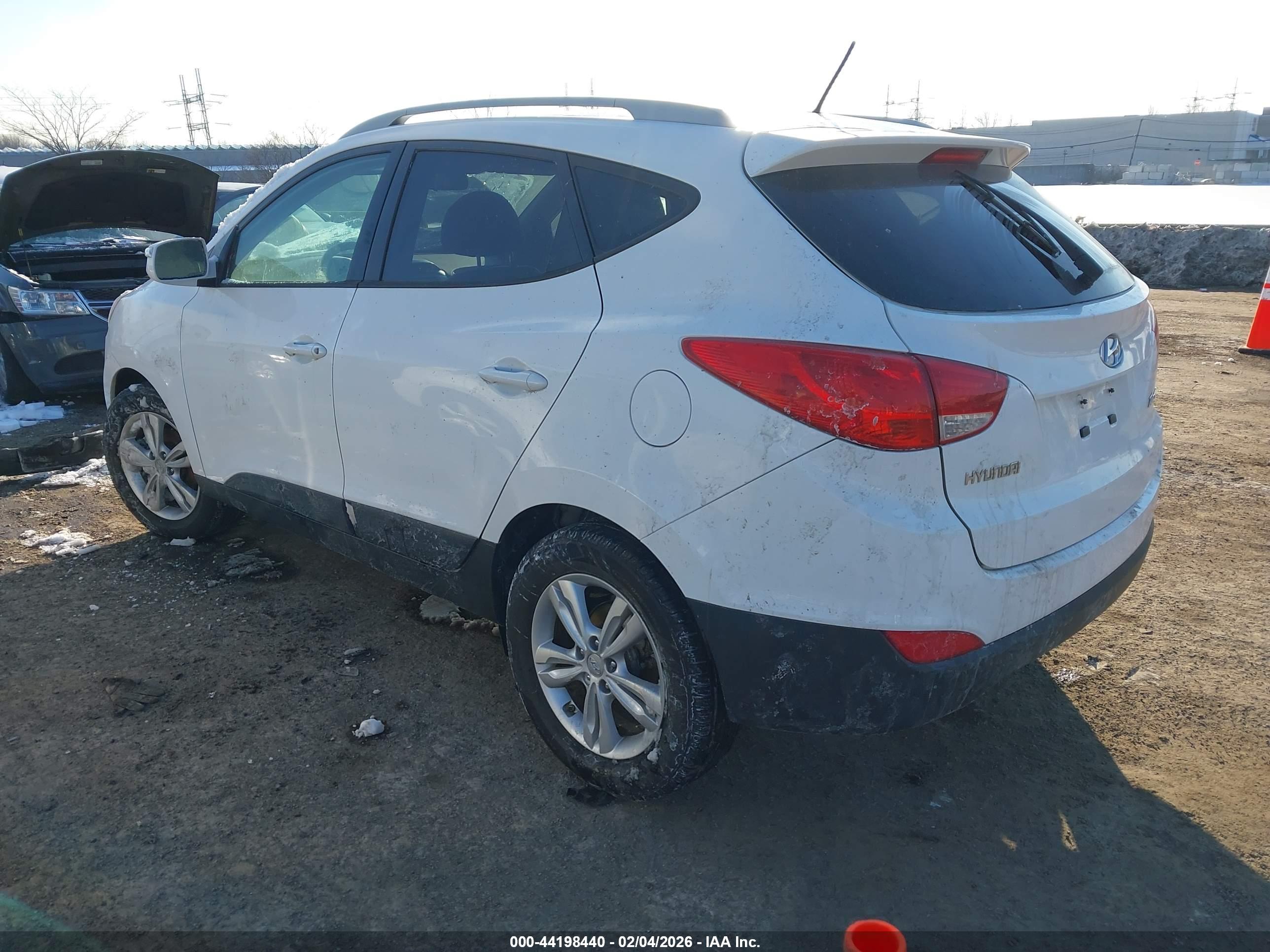 HYUNDAI TUCSON image 3