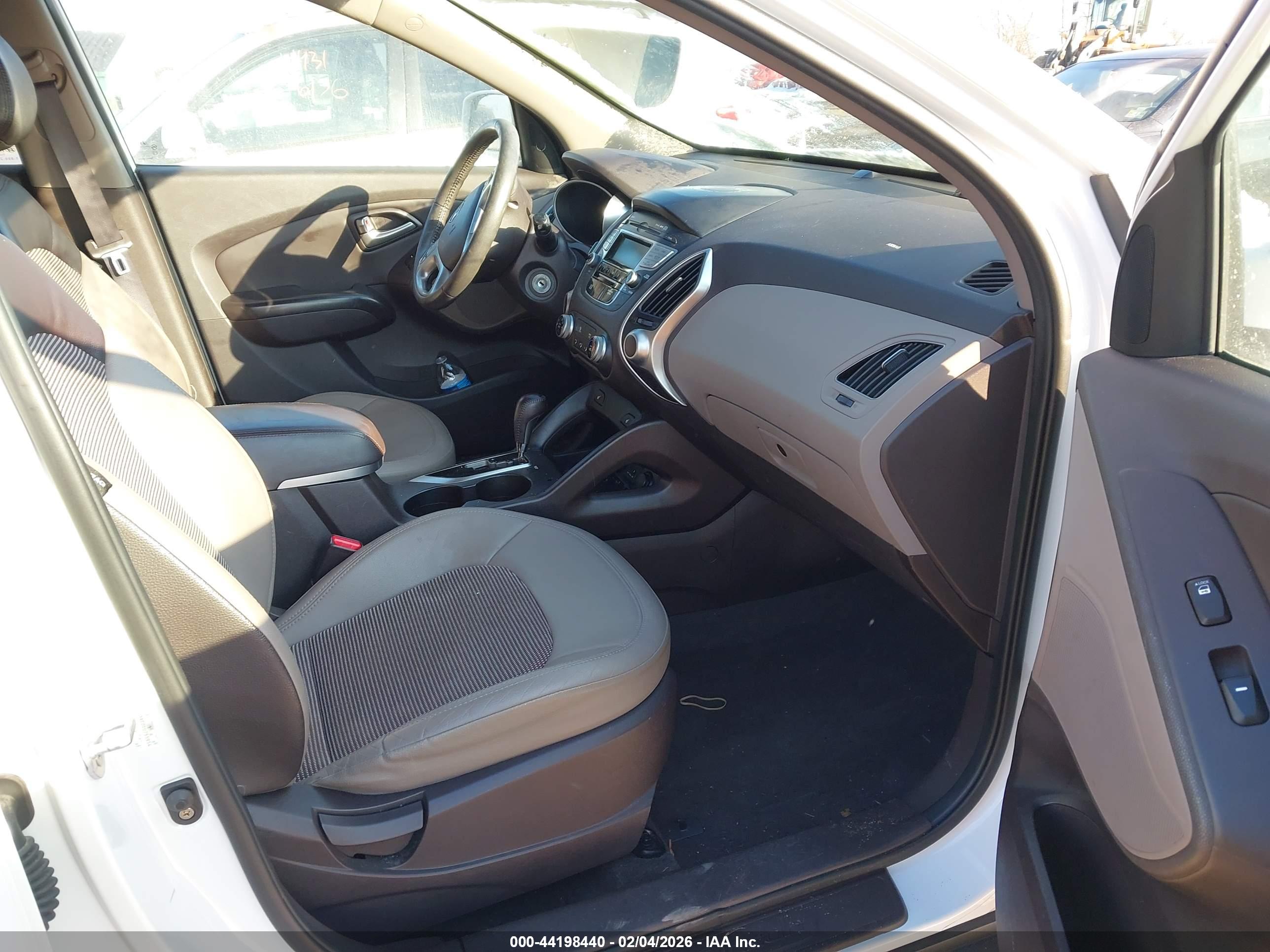 HYUNDAI TUCSON image 5