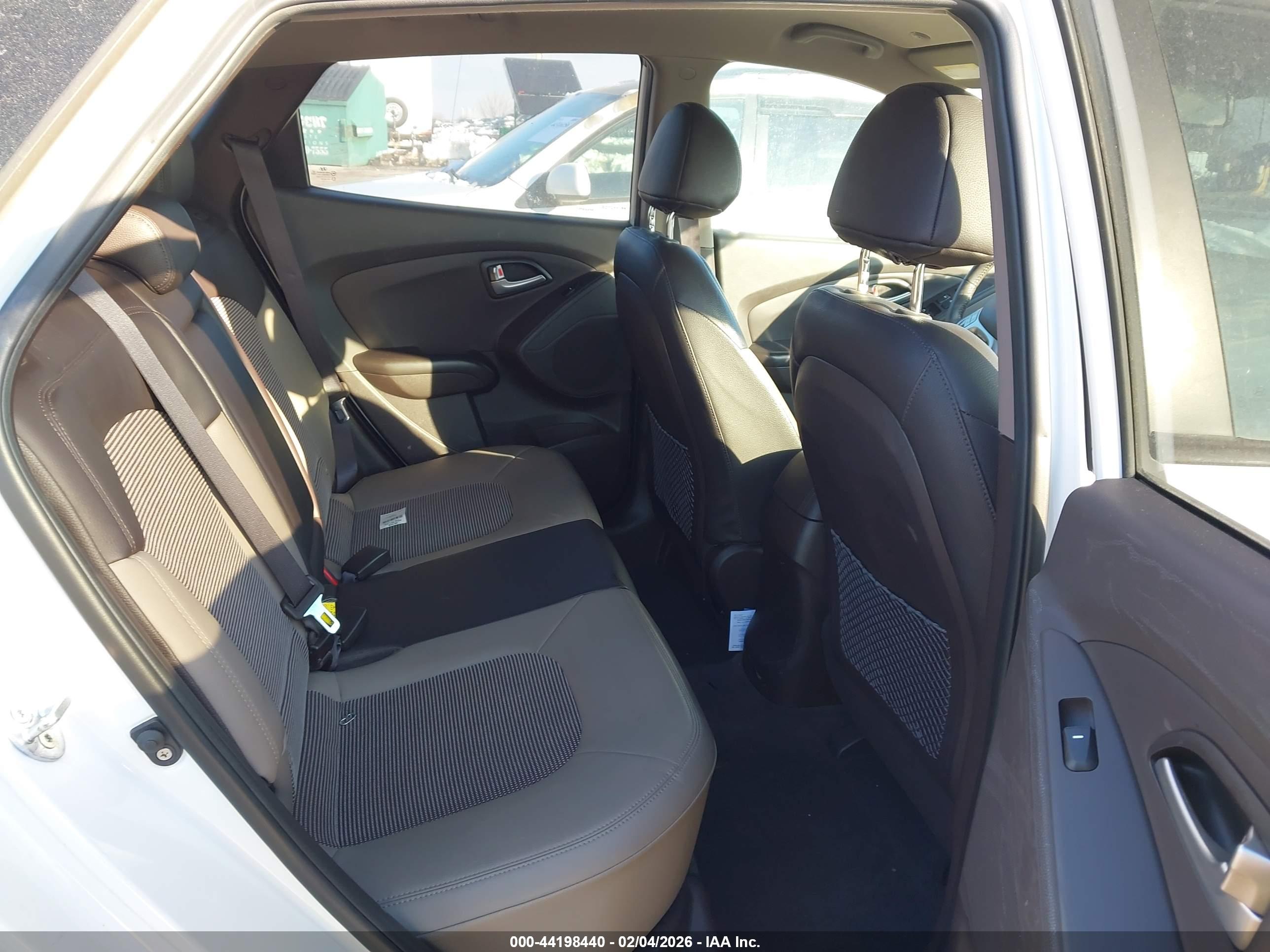 HYUNDAI TUCSON image 8