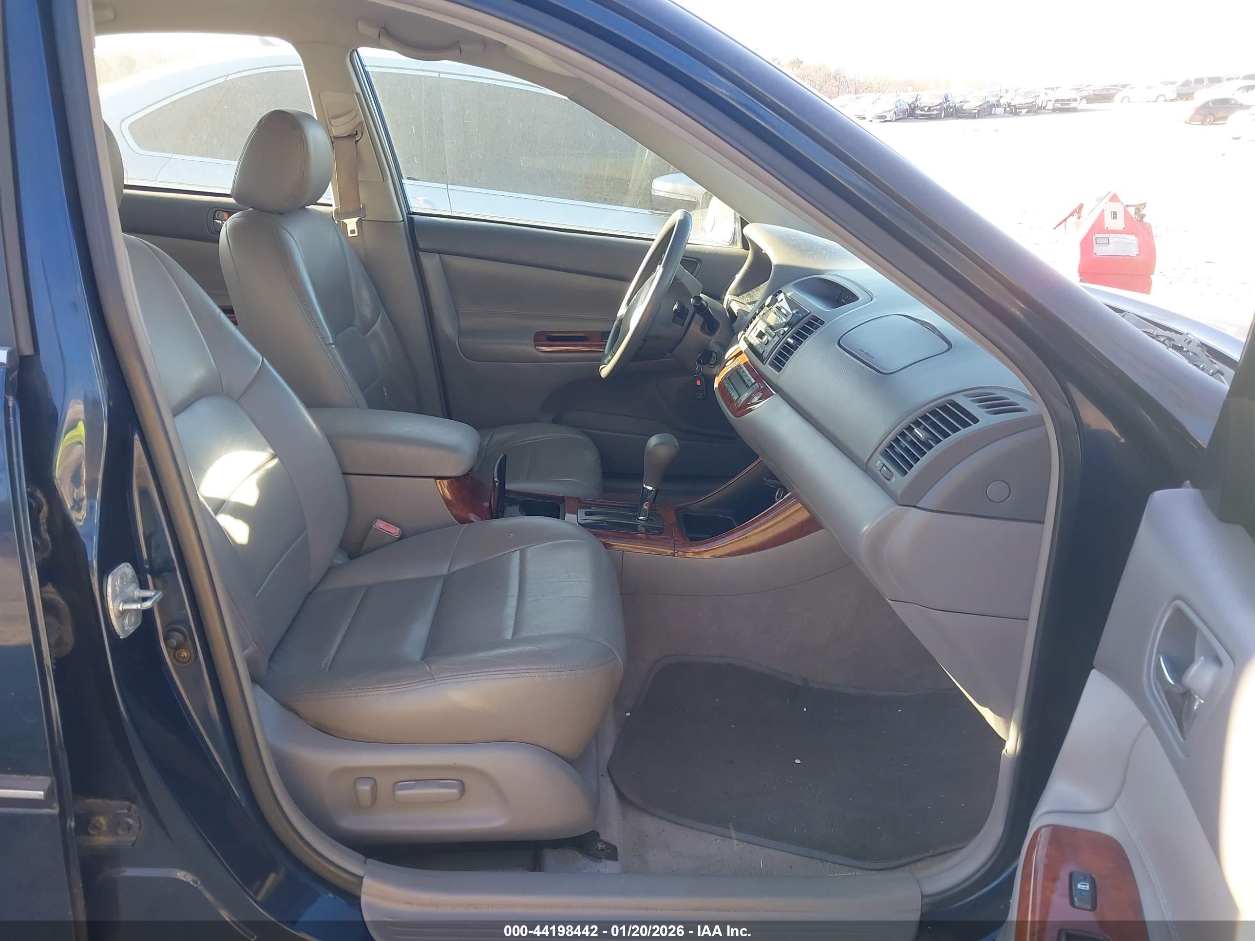 TOYOTA CAMRY image 8