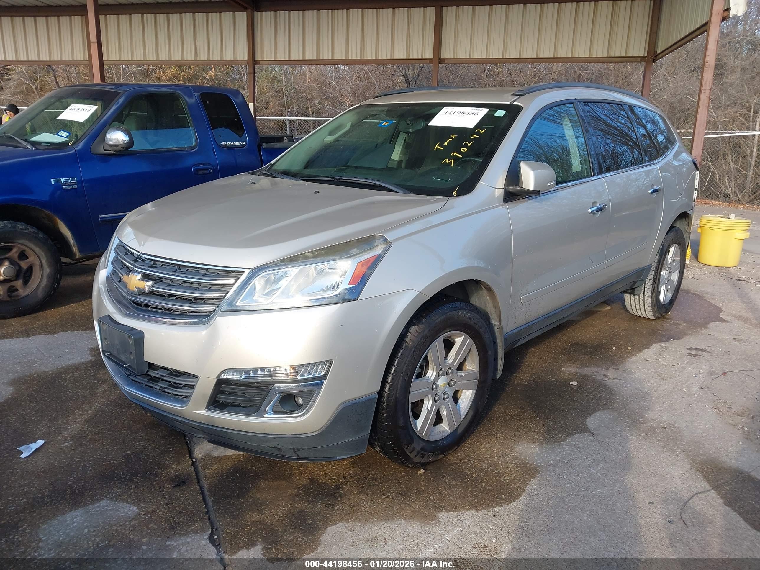 CHEVROLET TRAVERSE image 2