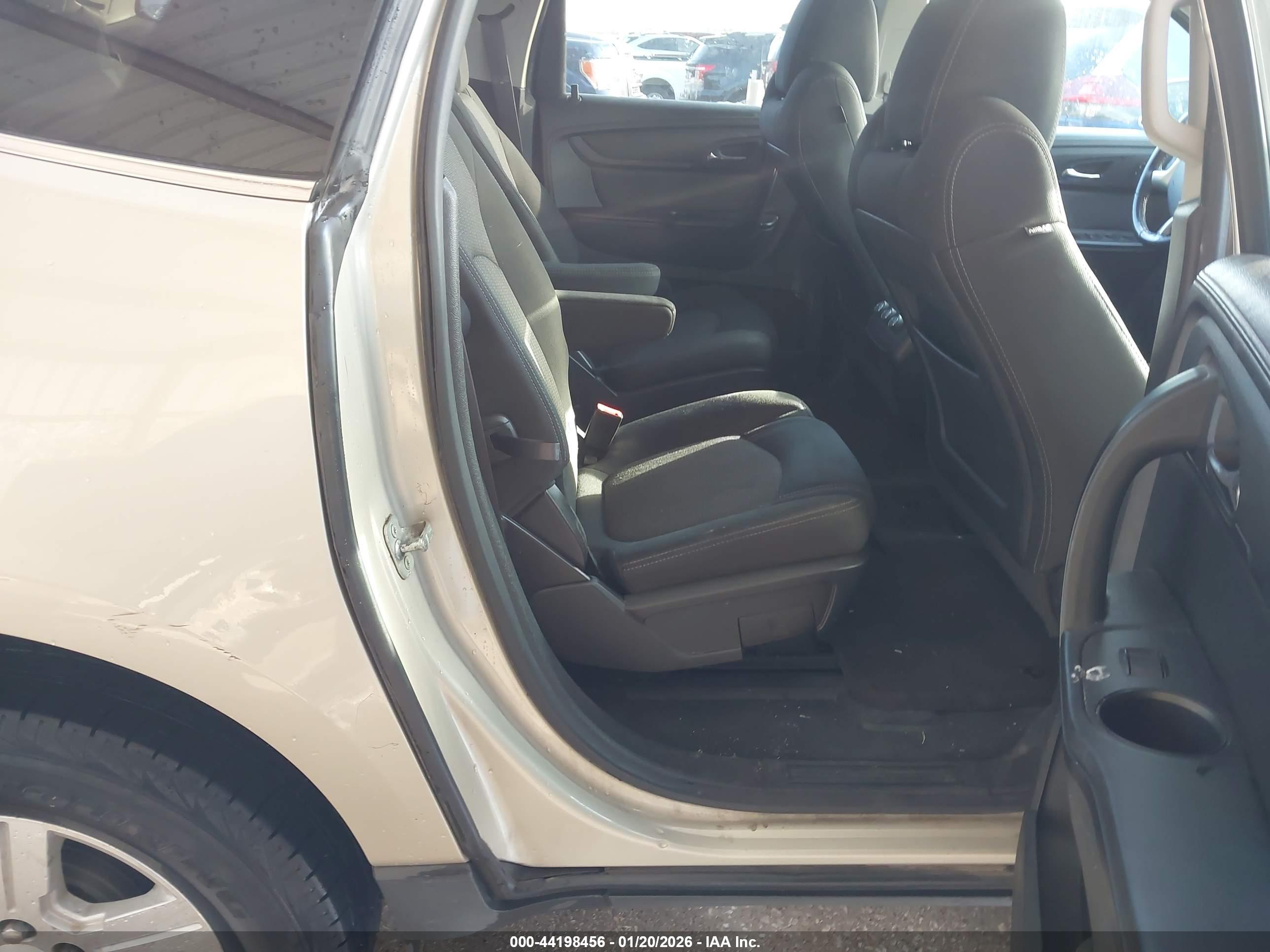 CHEVROLET TRAVERSE image 8