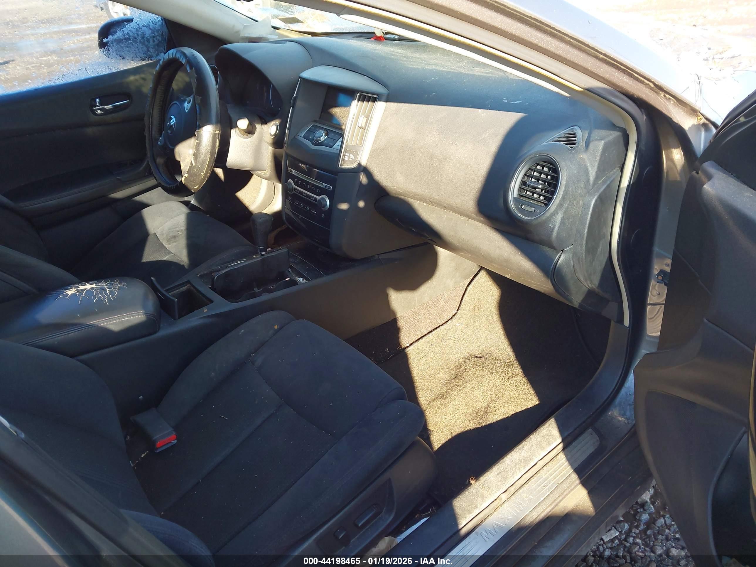 NISSAN MAXIMA image 5