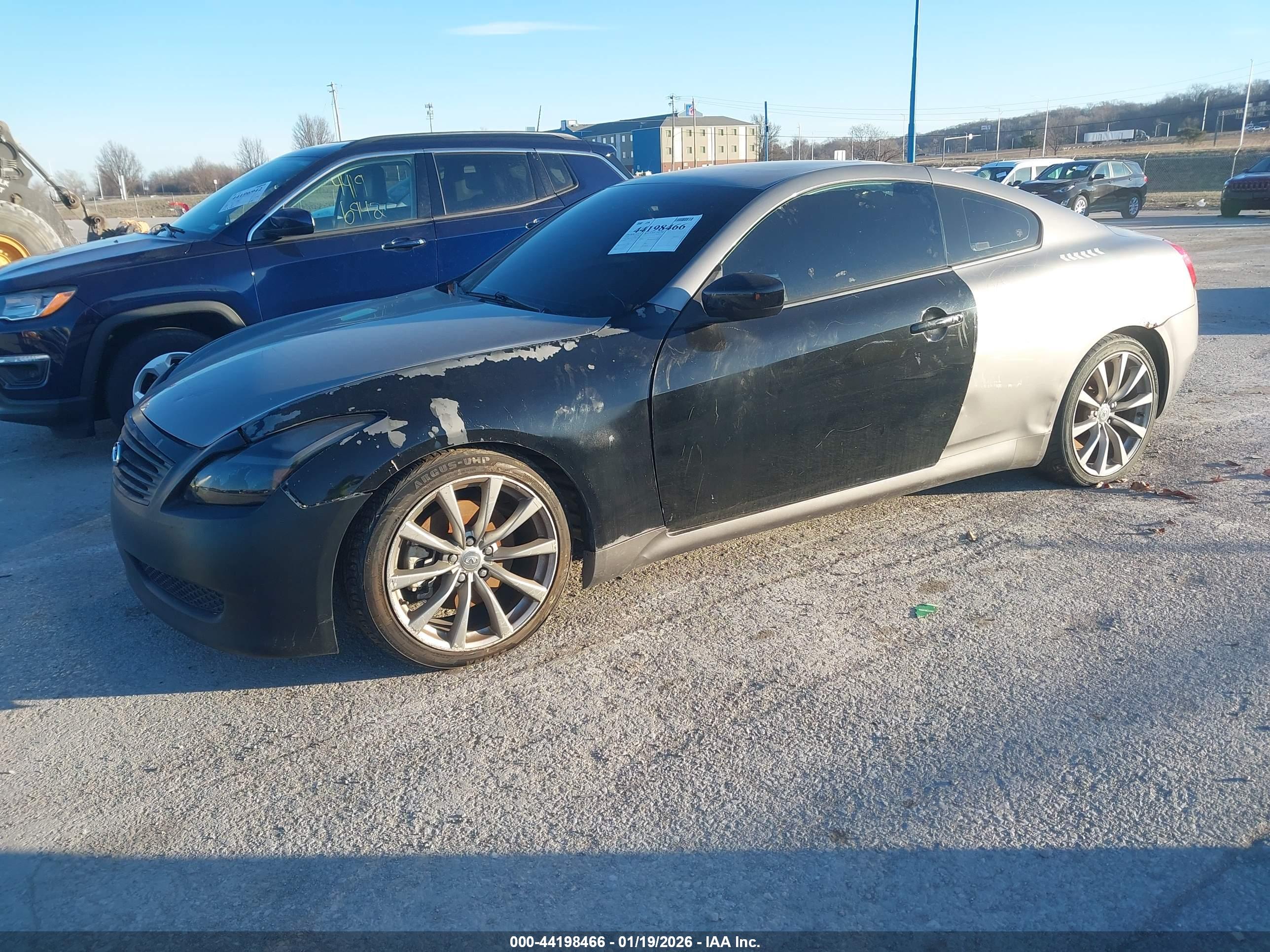 INFINITI G37 image 2