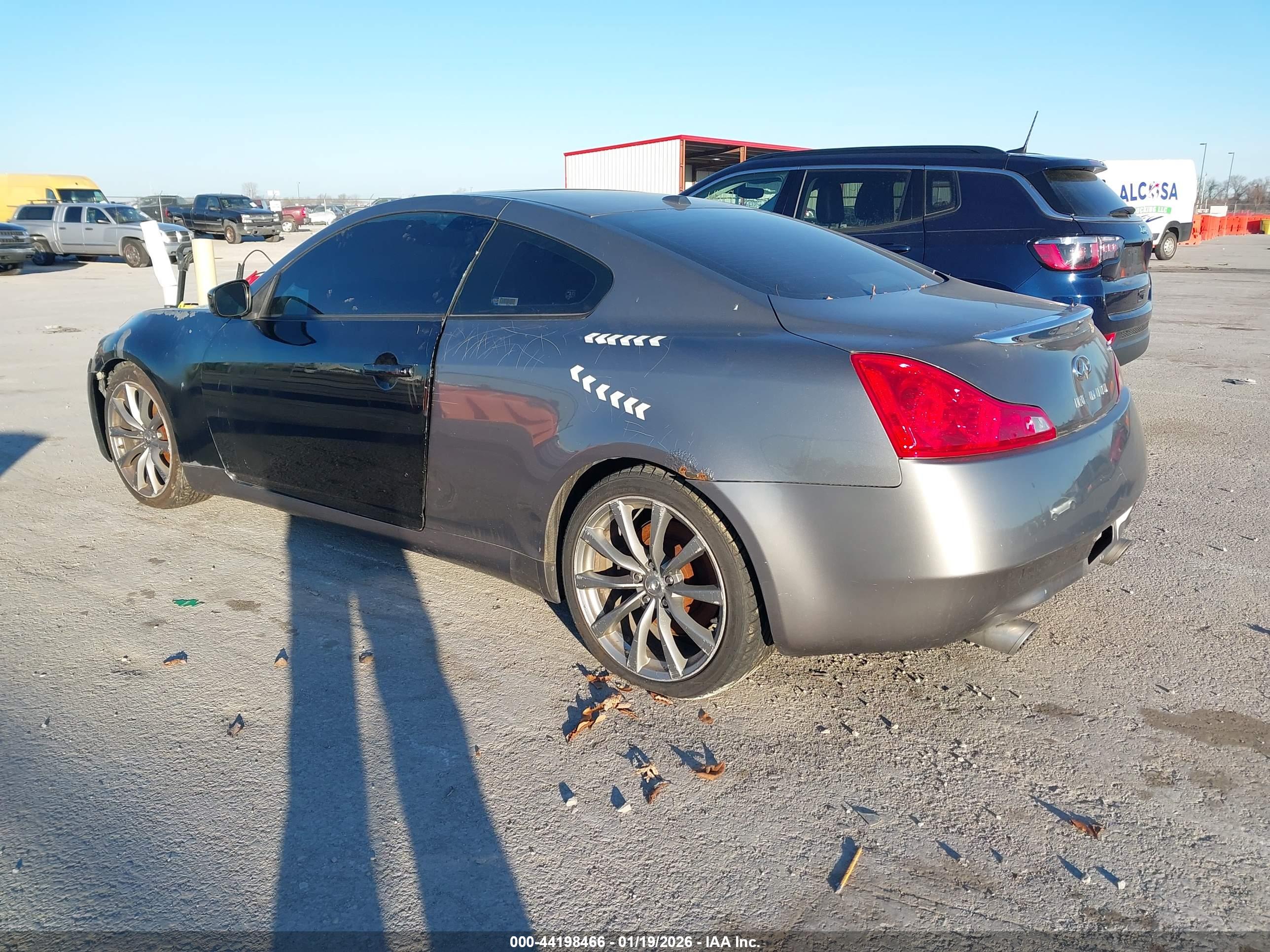 INFINITI G37 image 3