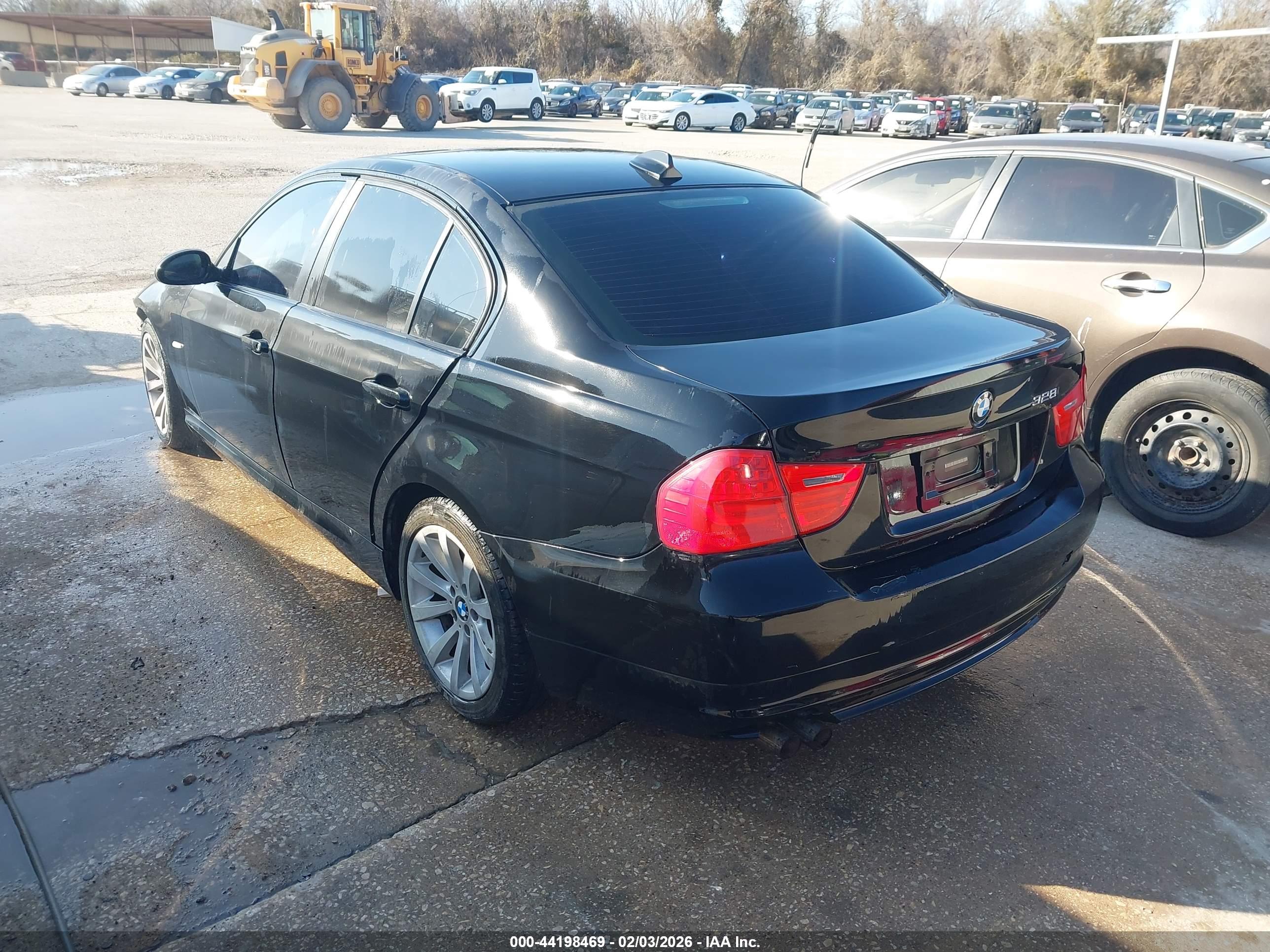 BMW 328I image 3