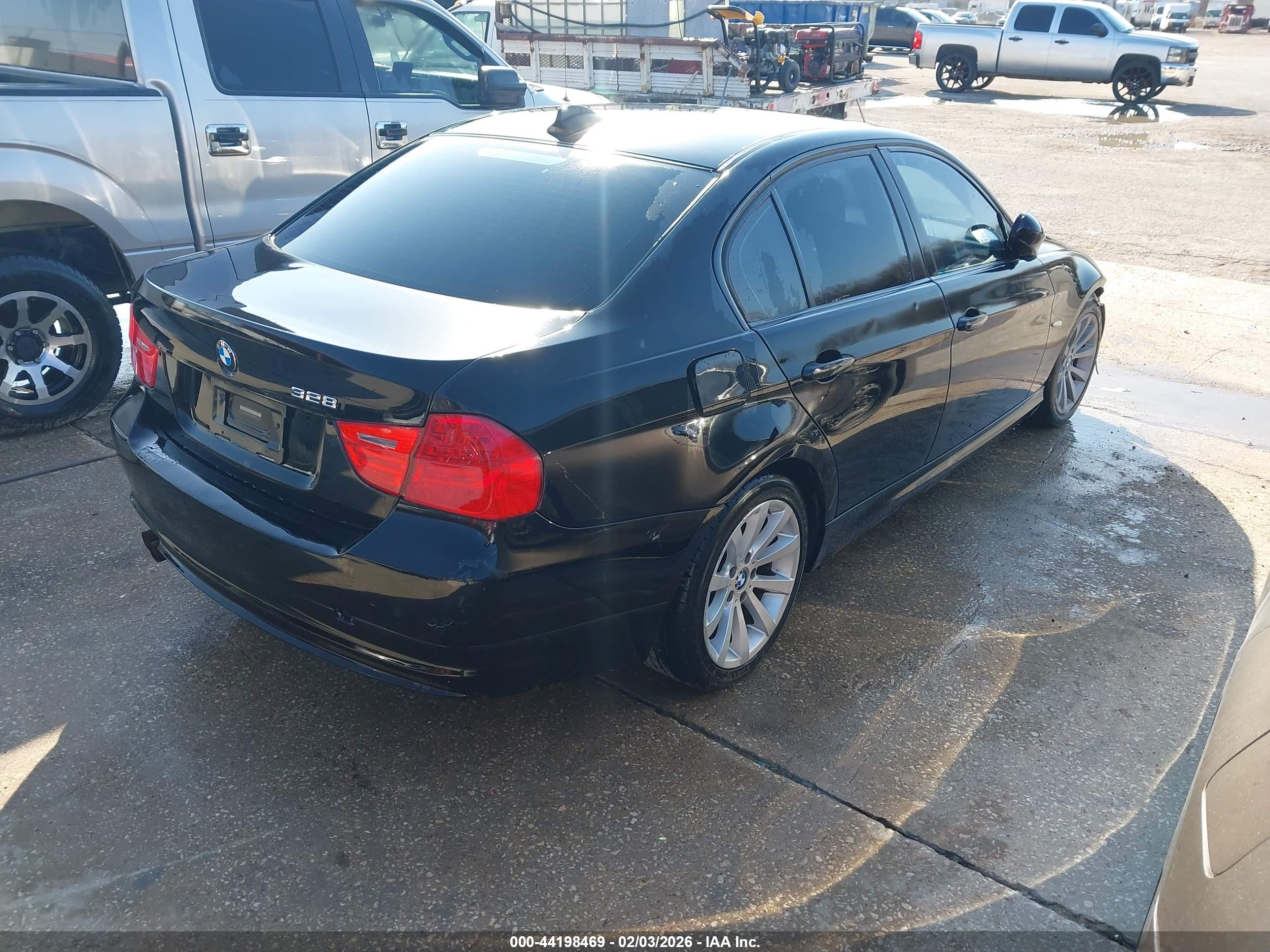 BMW 328I image 4