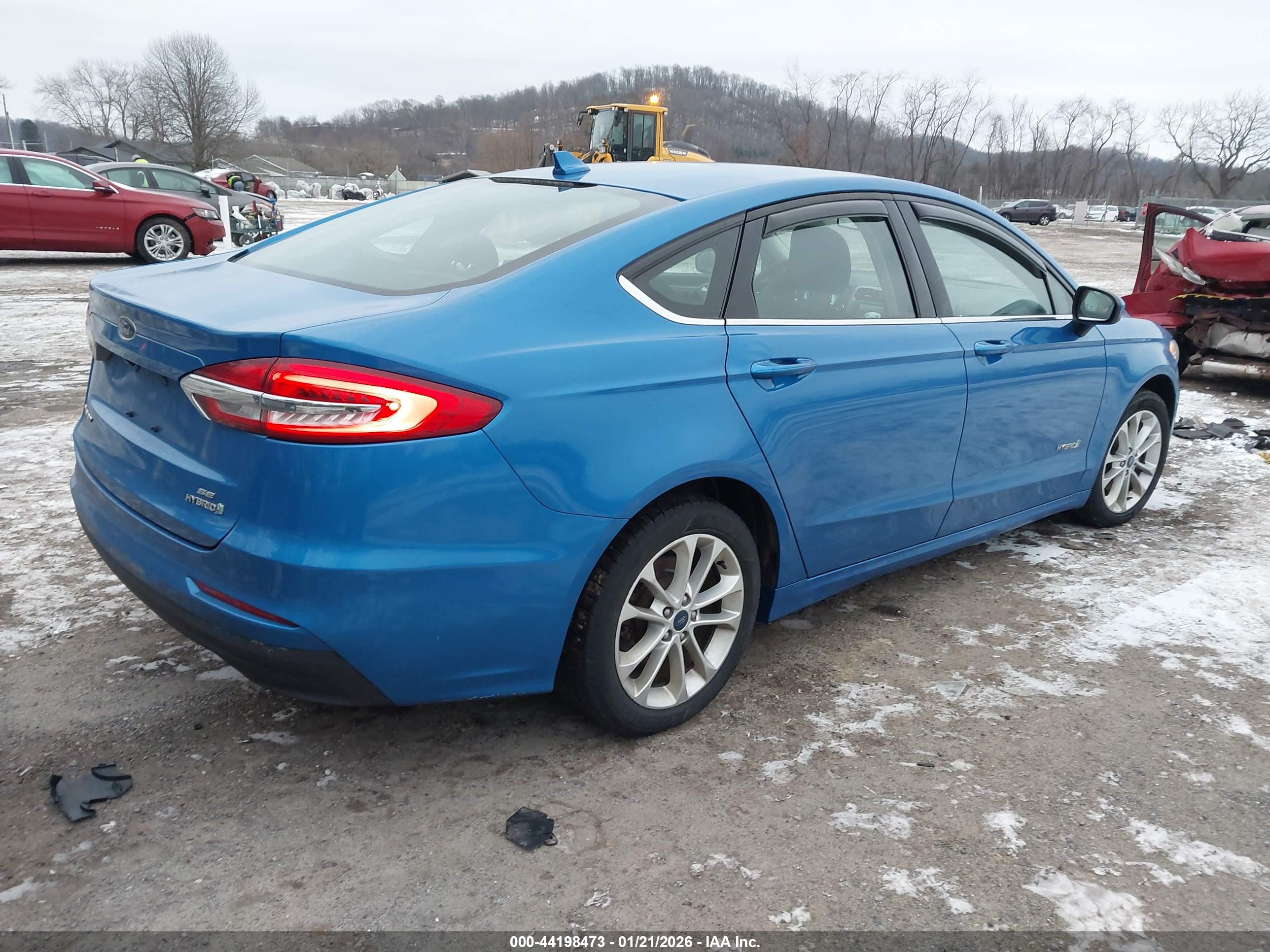 FORD FUSION image 4