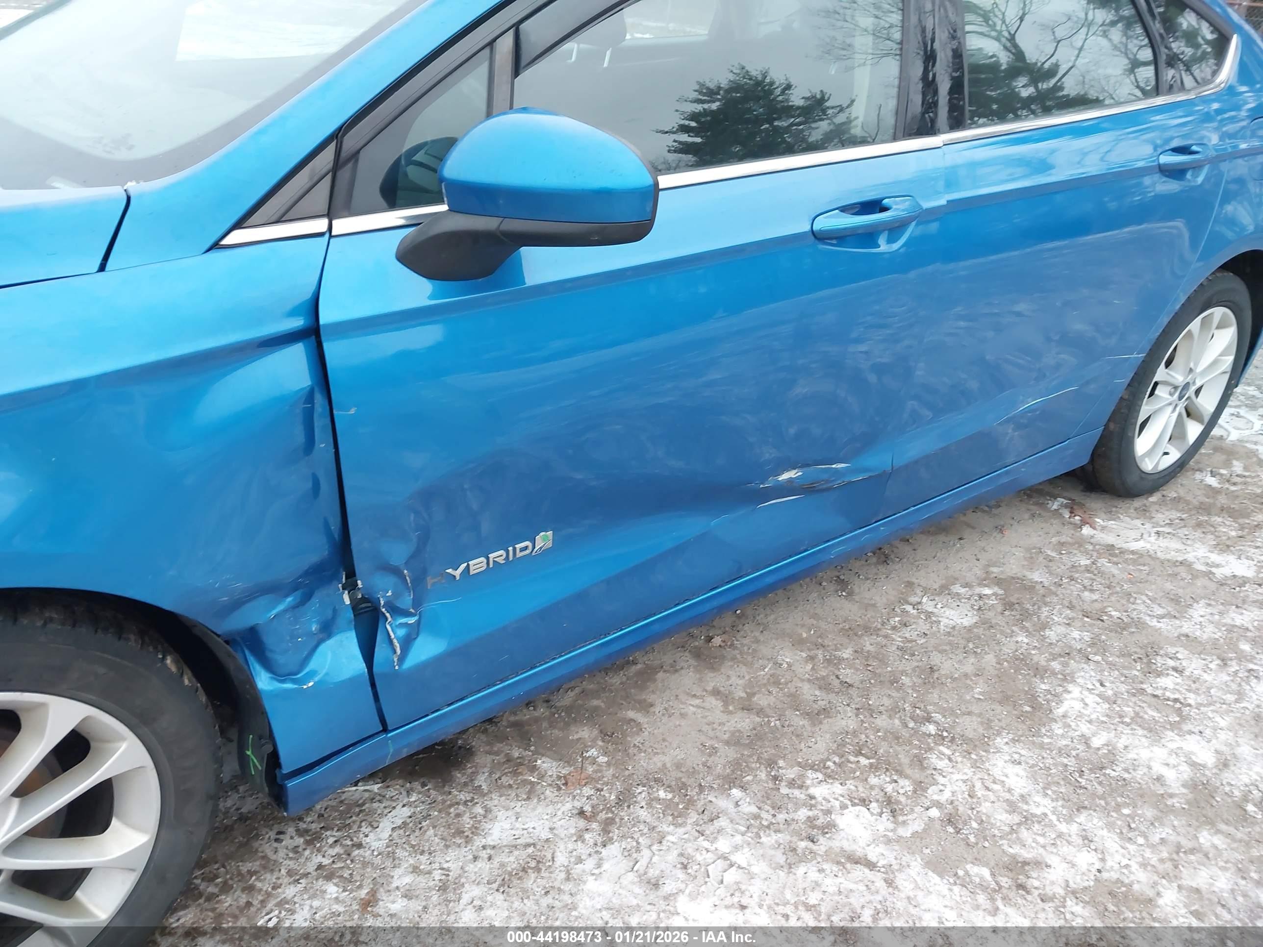 FORD FUSION image 6