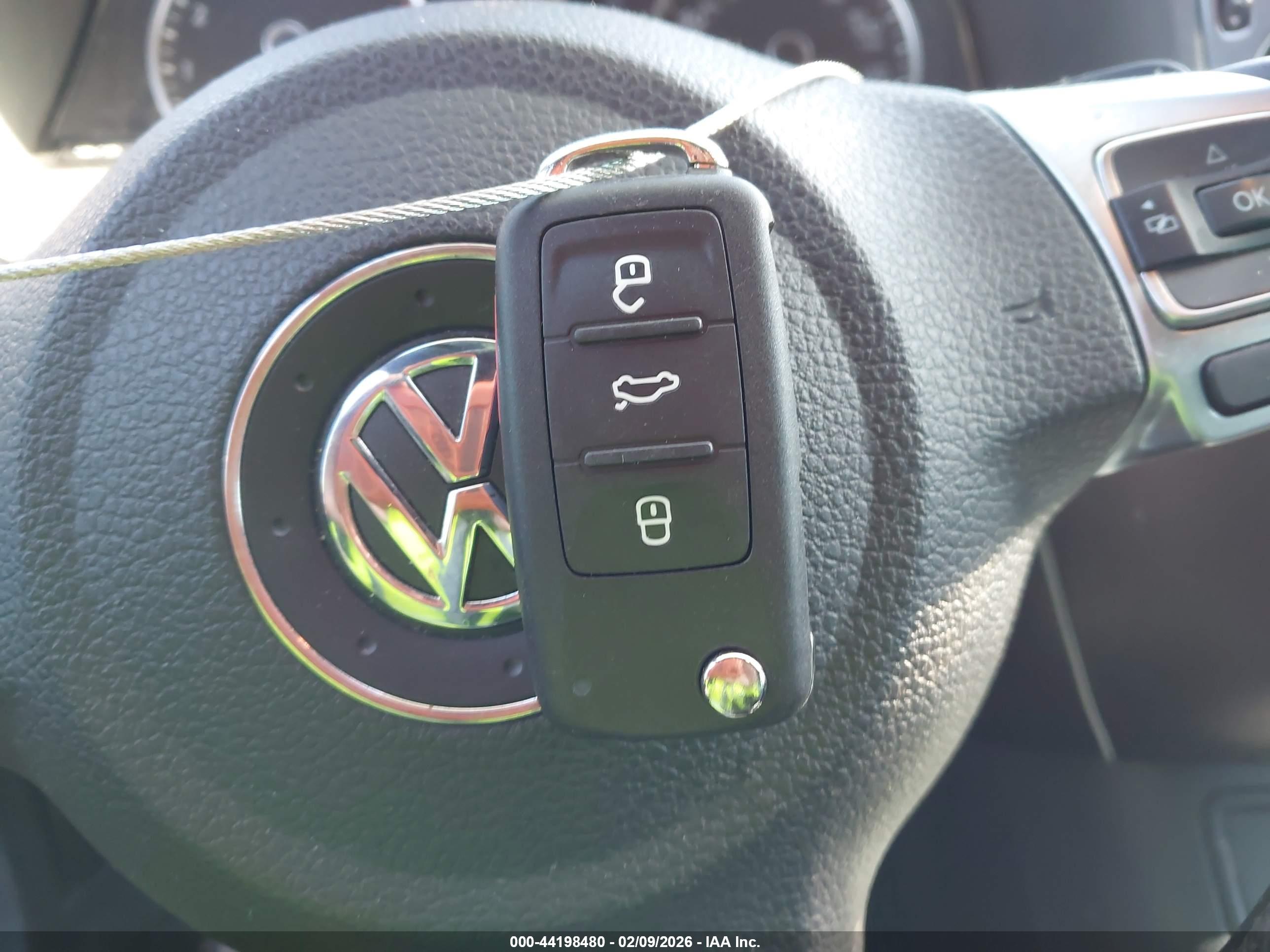 VOLKSWAGEN TIGUAN image 11