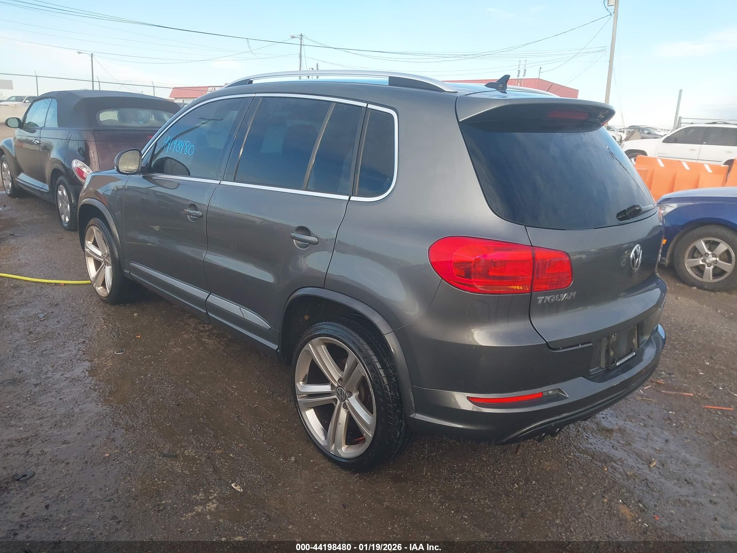 VOLKSWAGEN TIGUAN image 3
