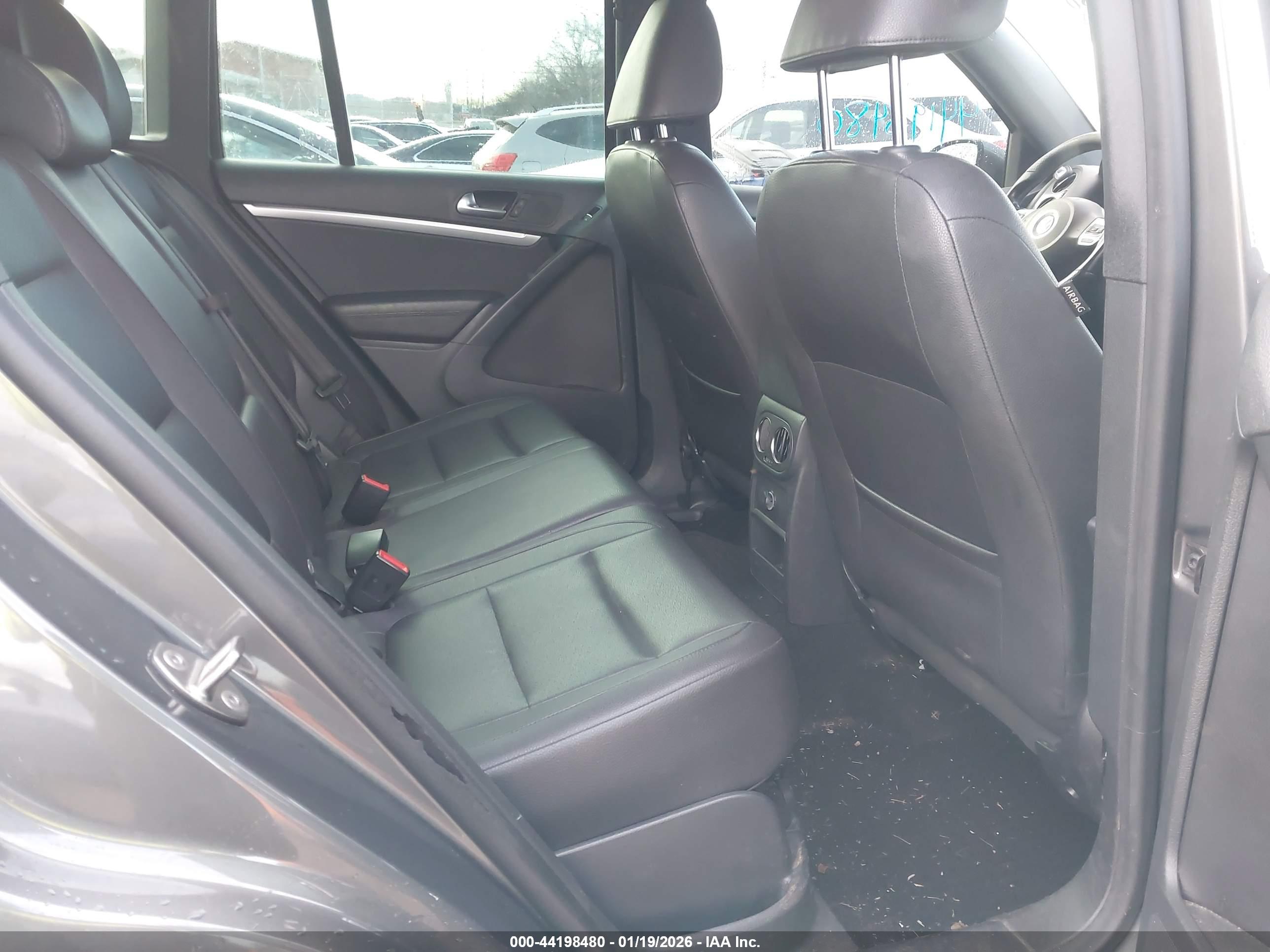 VOLKSWAGEN TIGUAN image 8