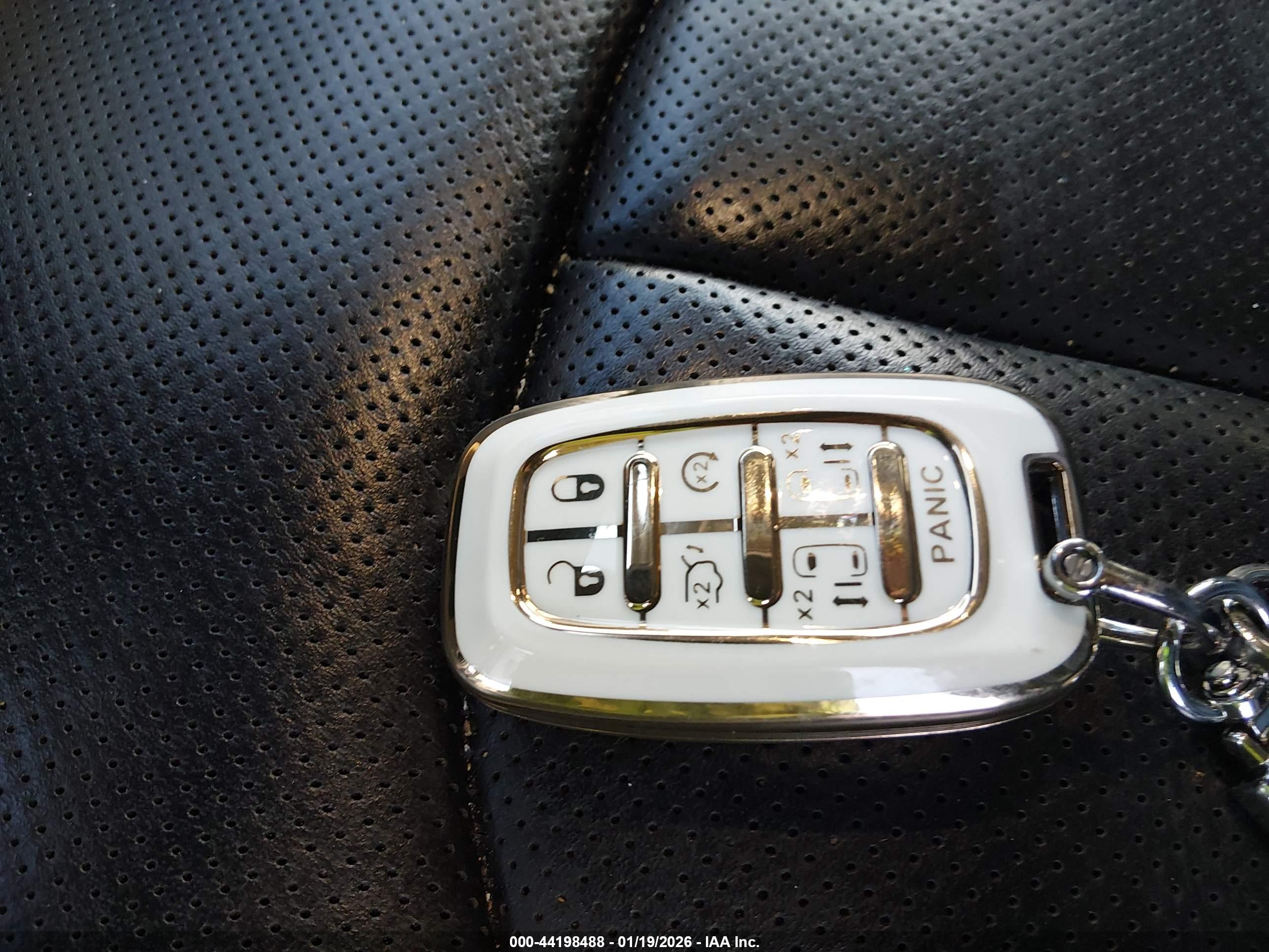 CHRYSLER PACIFICA image 11