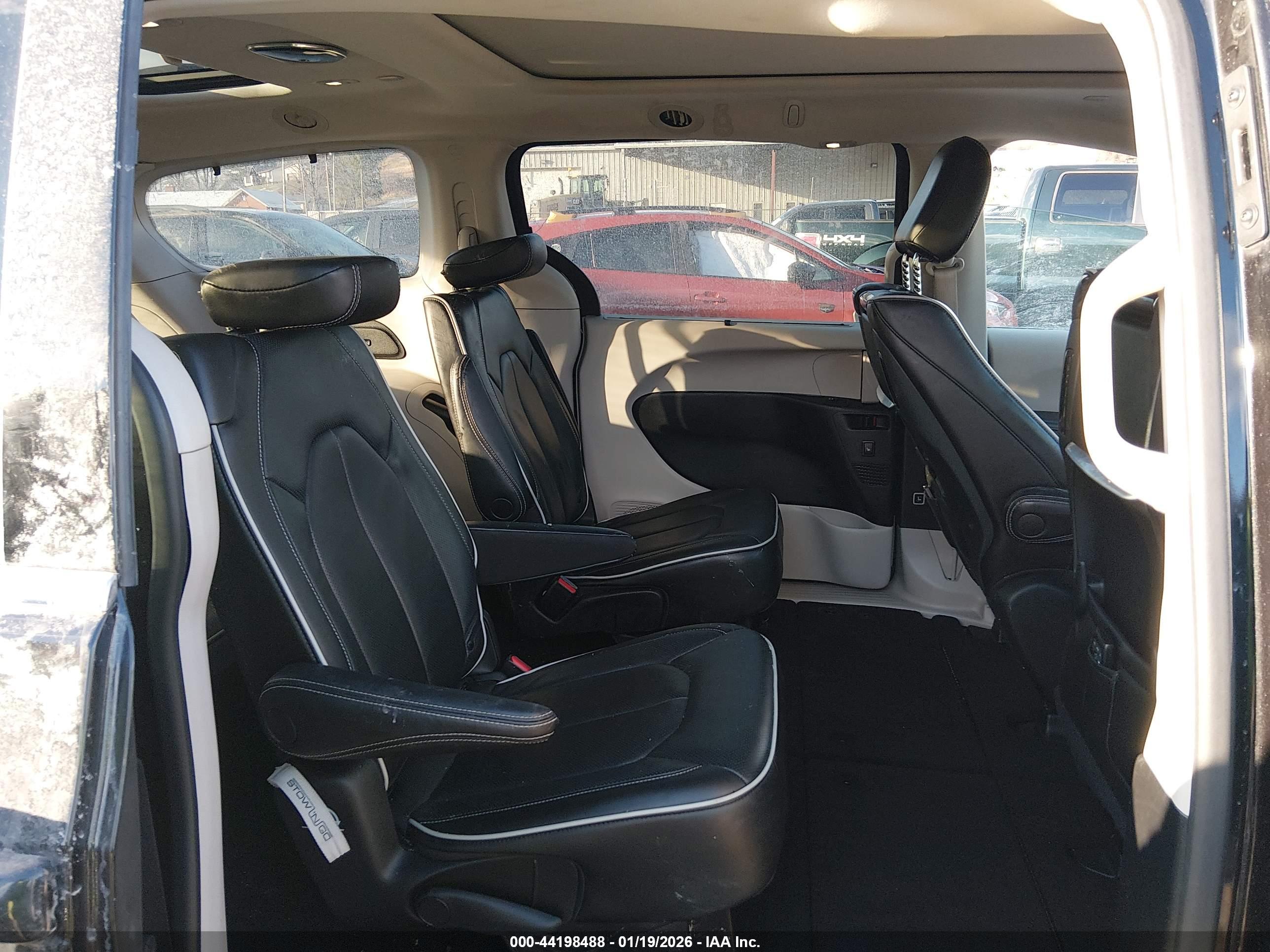CHRYSLER PACIFICA image 8