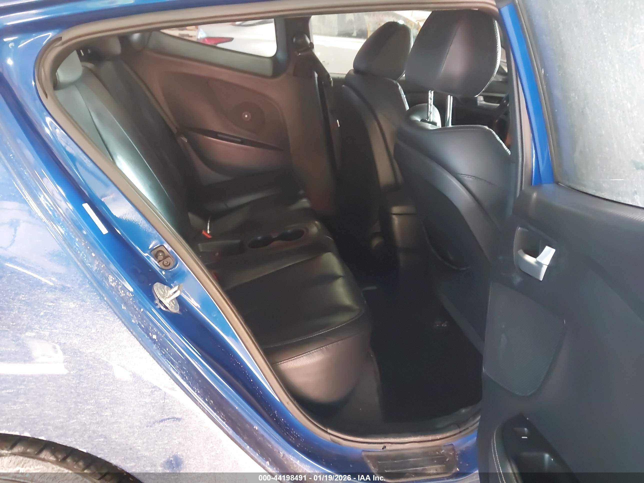 HYUNDAI VELOSTER image 8
