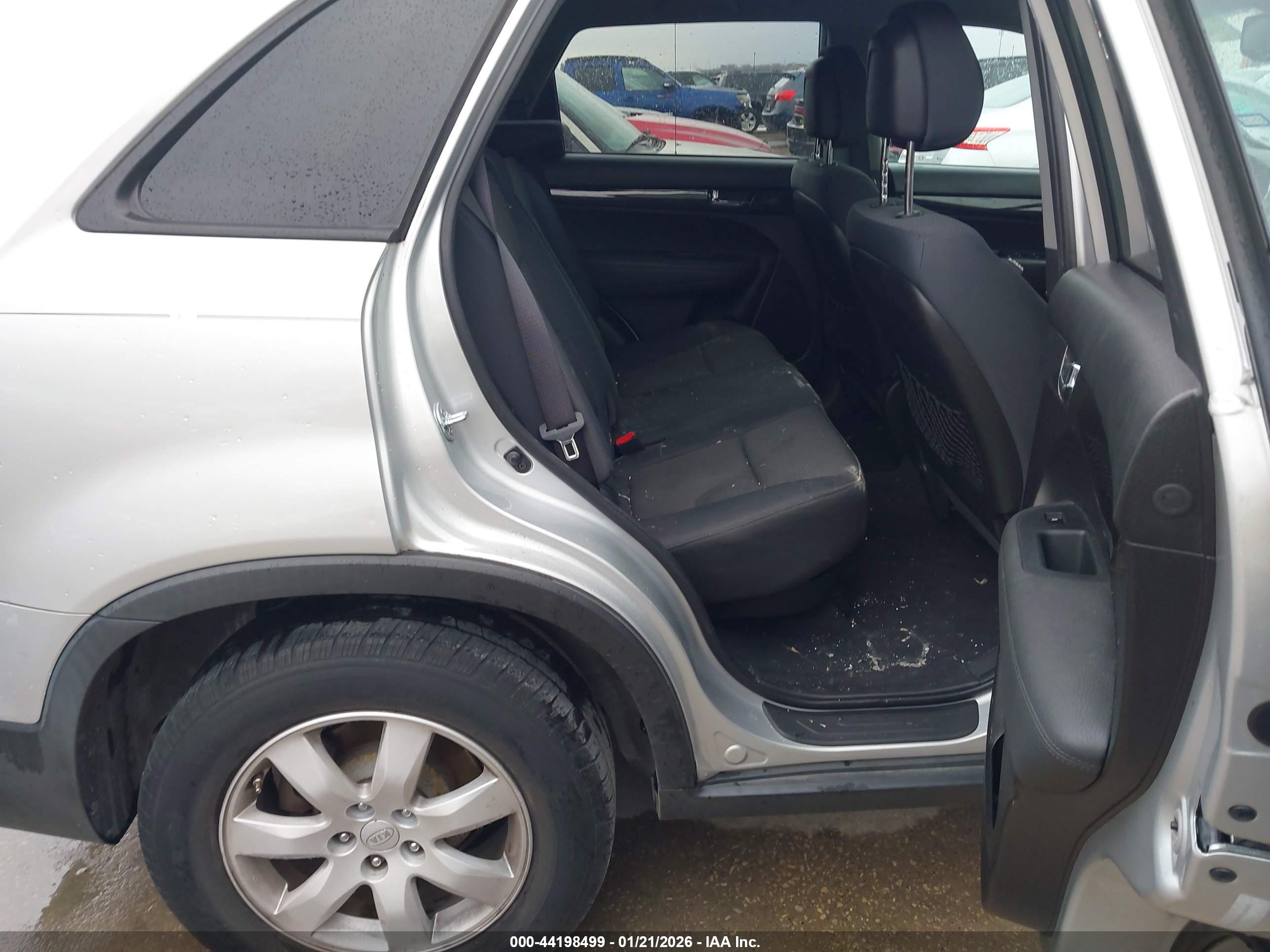 KIA SORENTO image 8