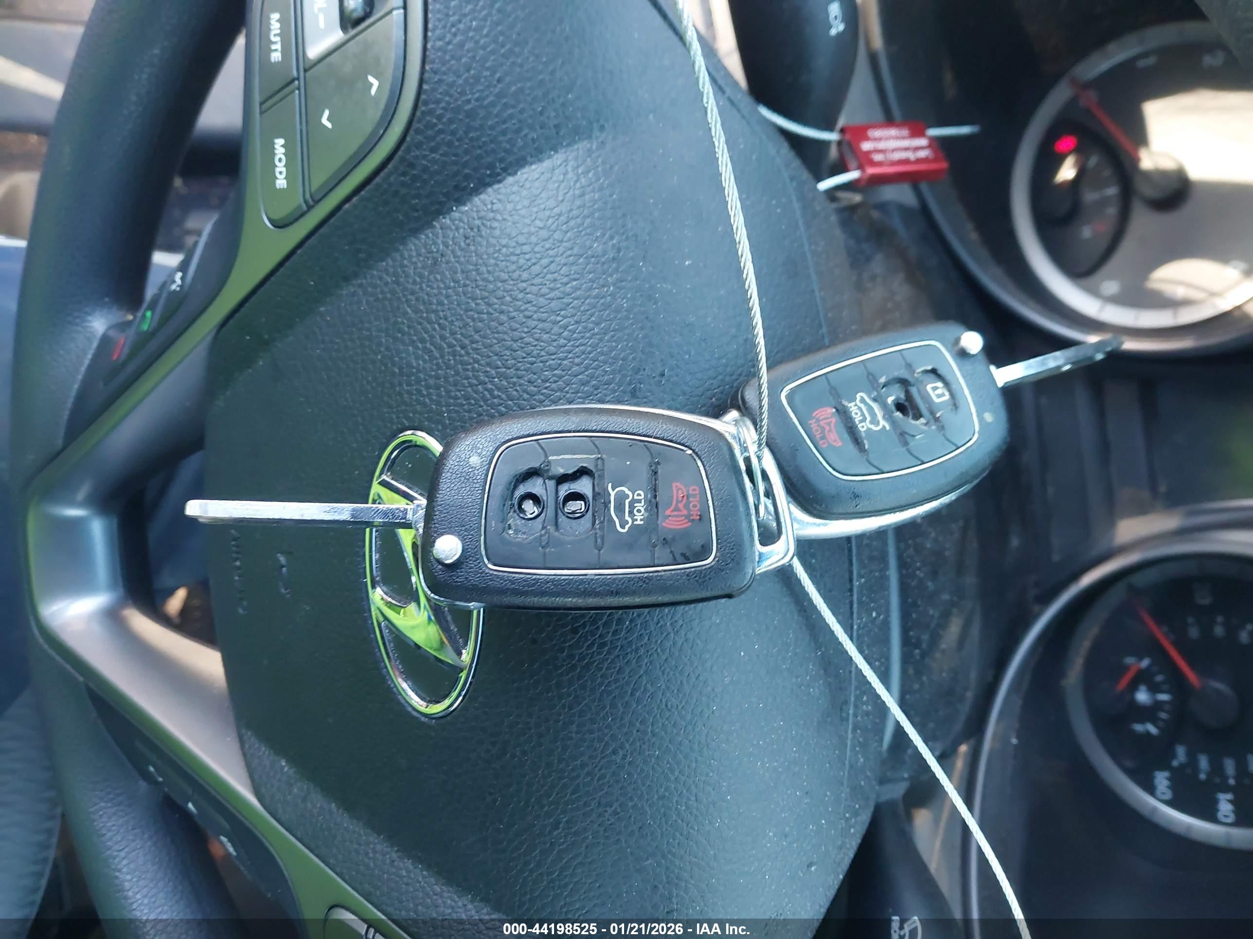 HYUNDAI SANTA image 11