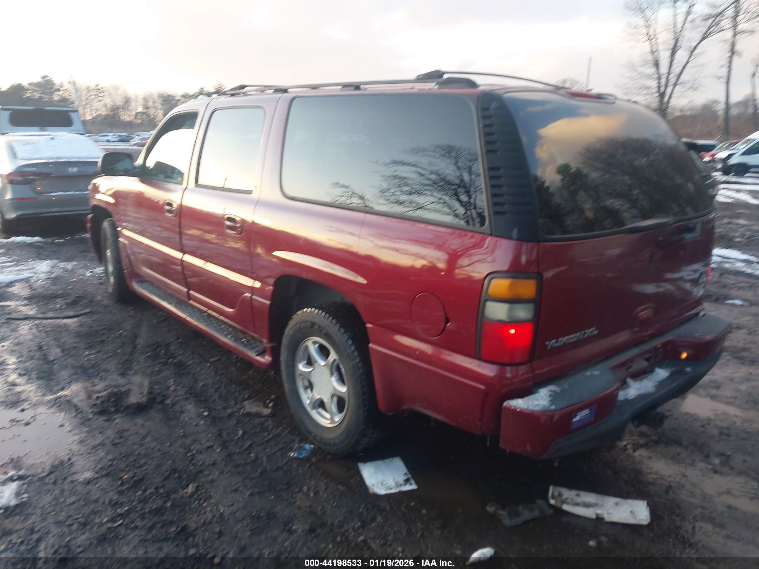 GMC YUKON image 3