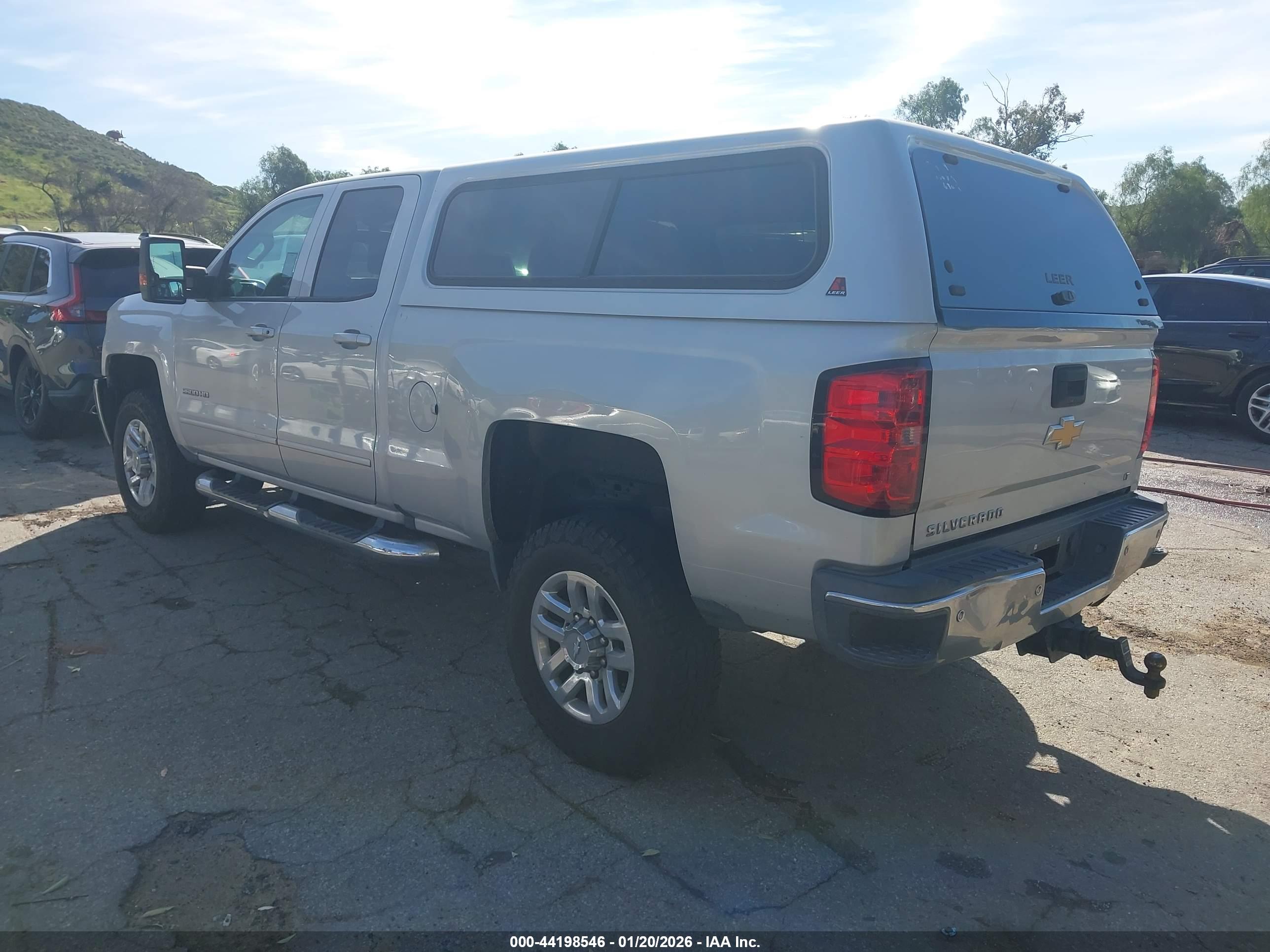 CHEVROLET SILVERADO image 3