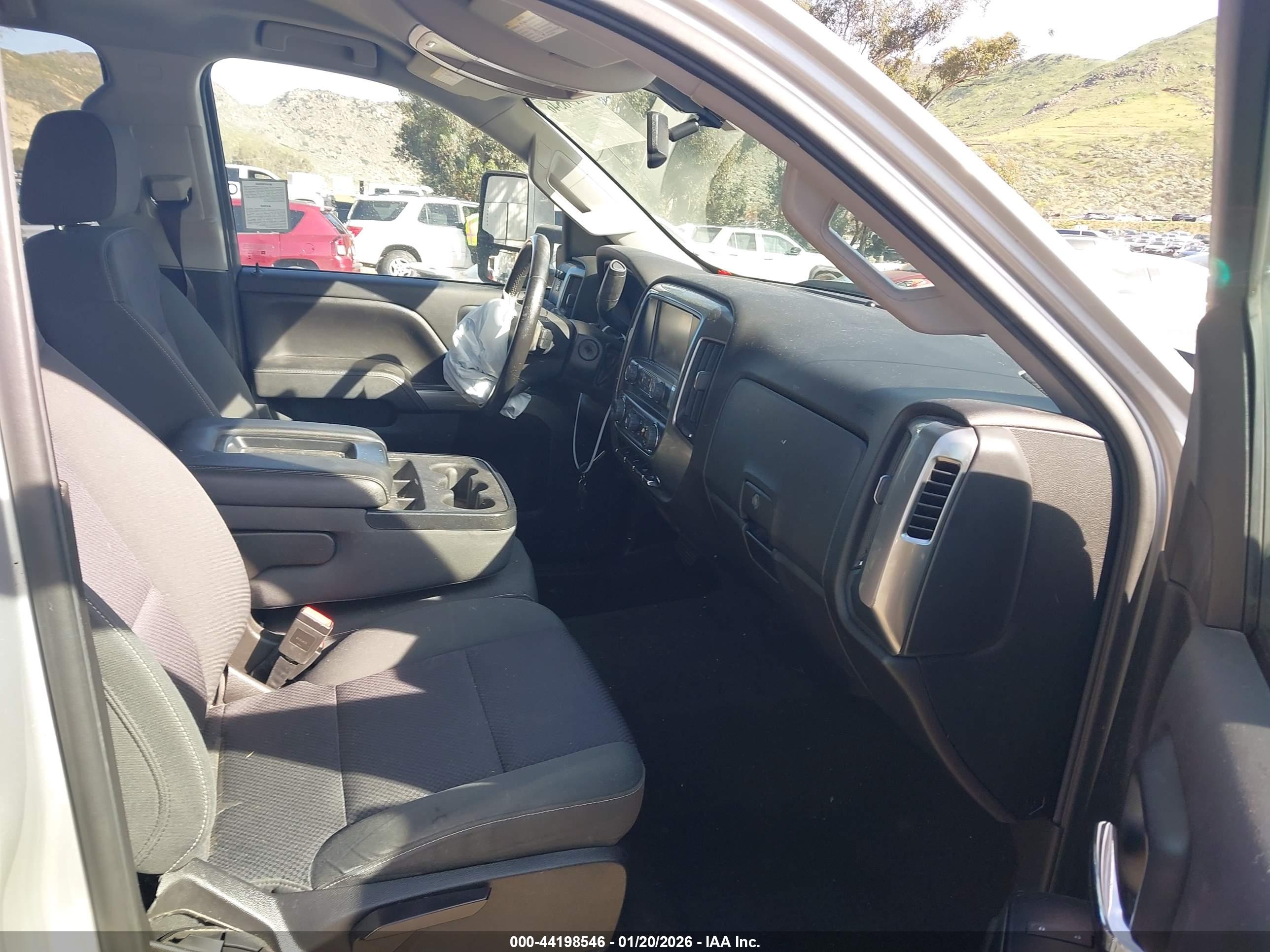 CHEVROLET SILVERADO image 5