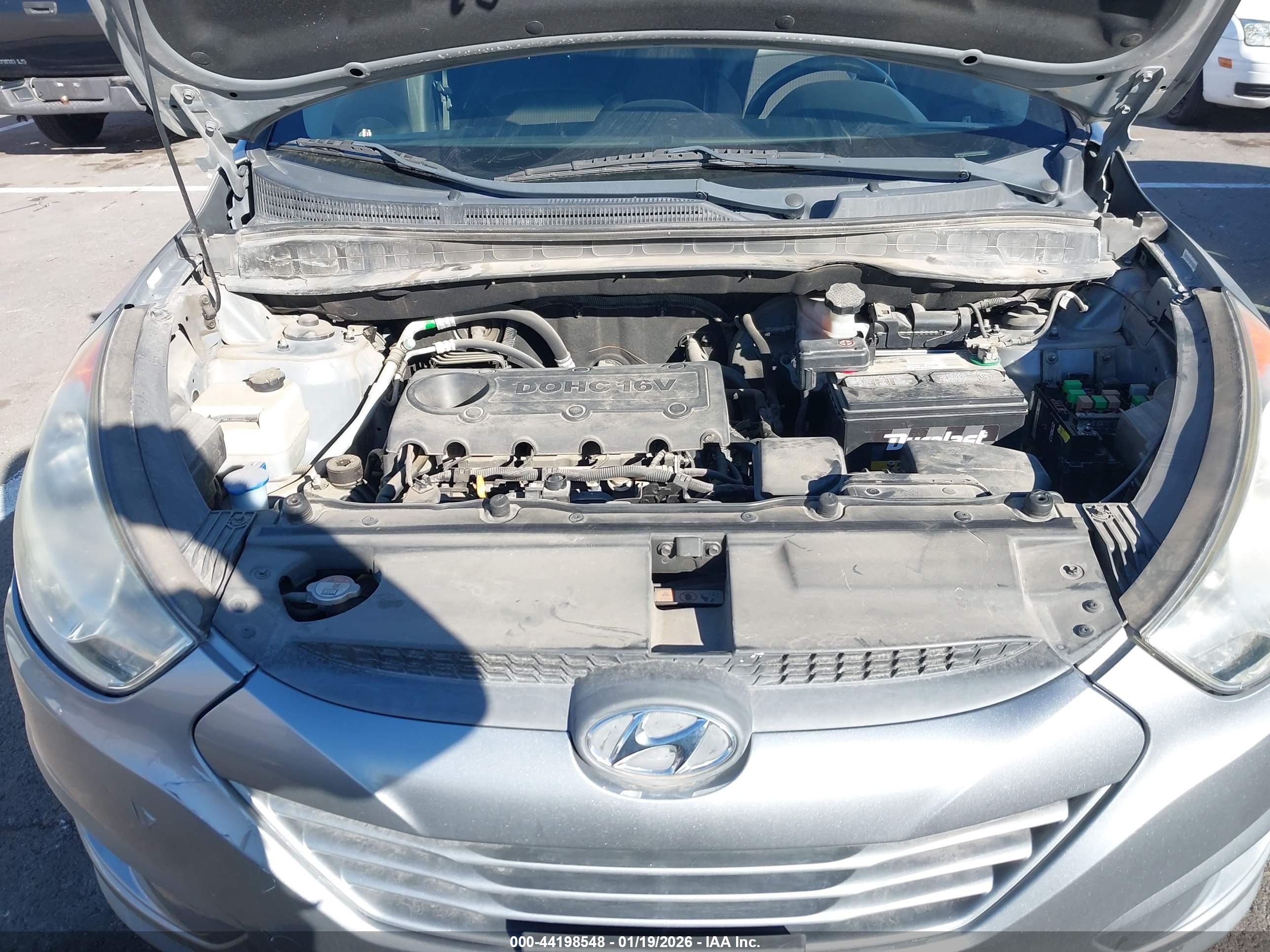 HYUNDAI TUCSON image 10
