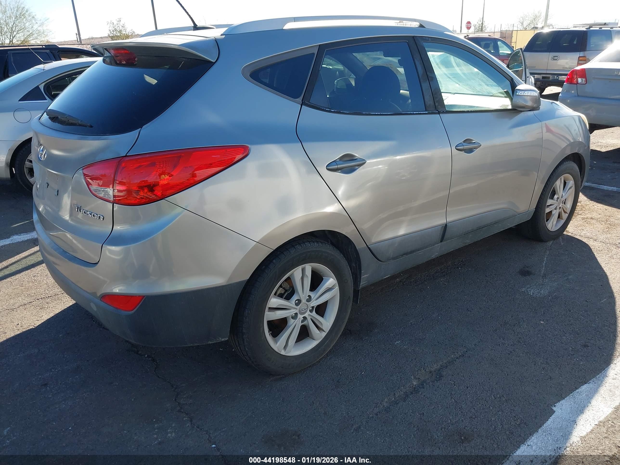 HYUNDAI TUCSON image 4