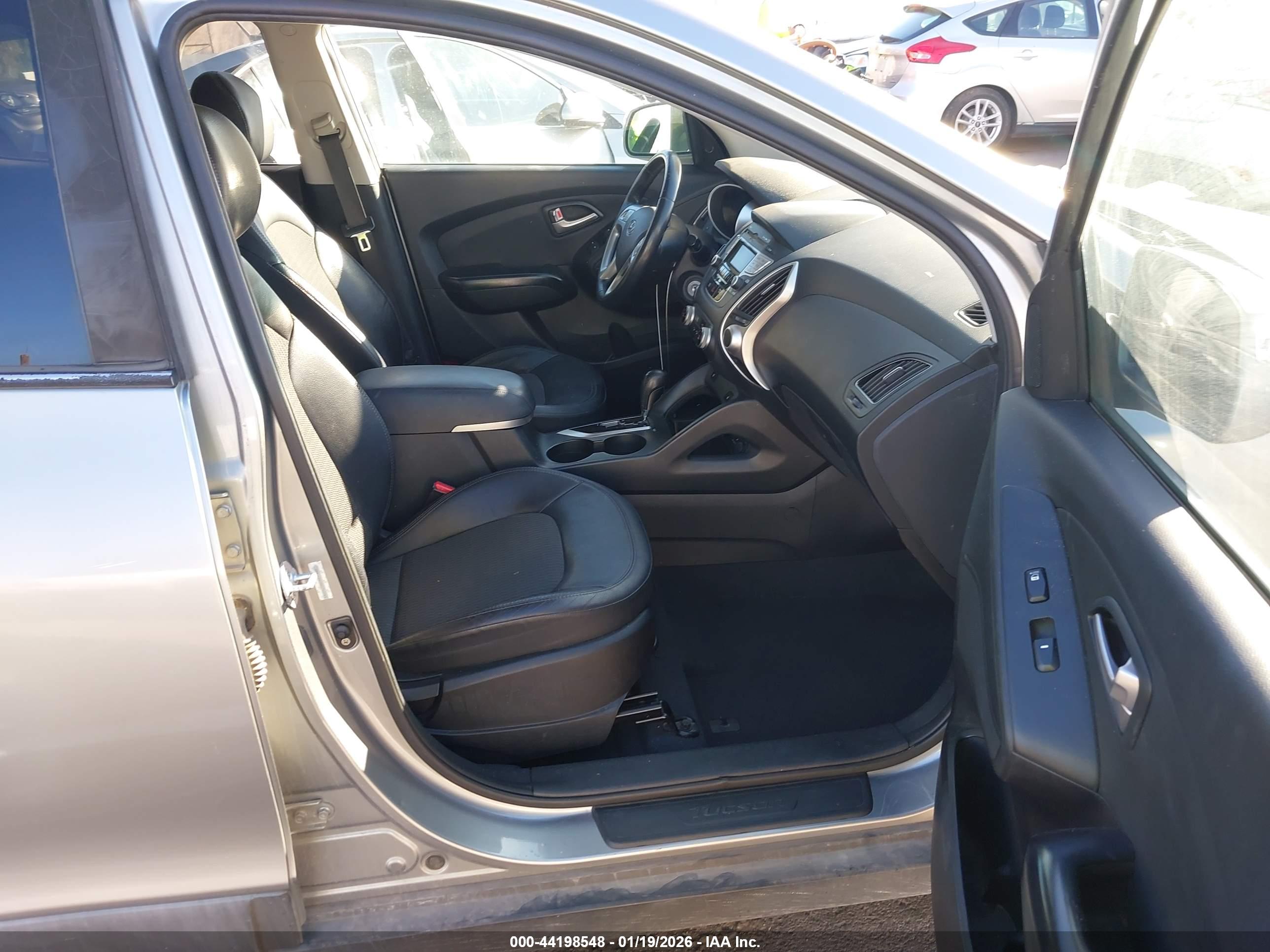 HYUNDAI TUCSON image 5