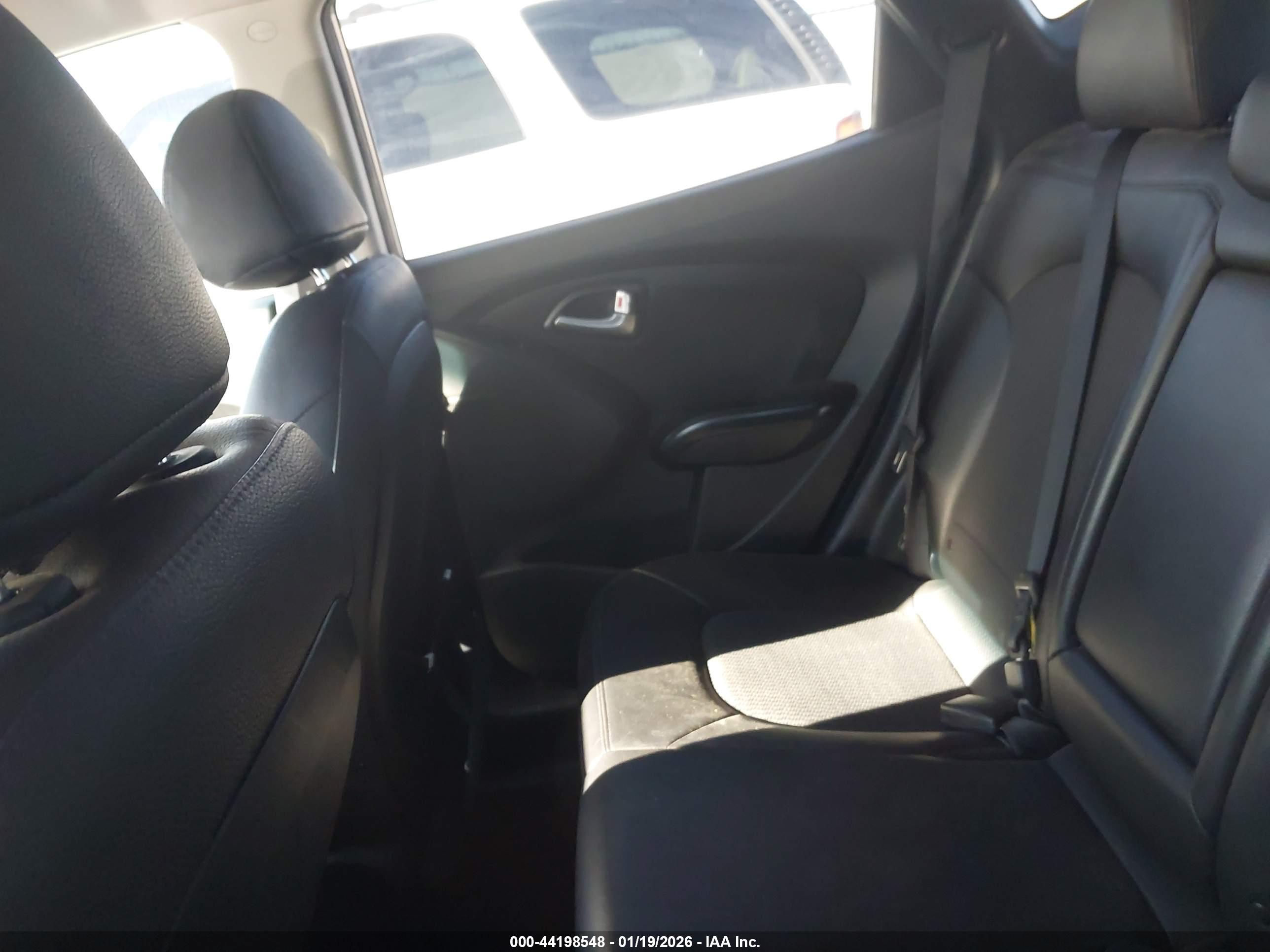 HYUNDAI TUCSON image 8