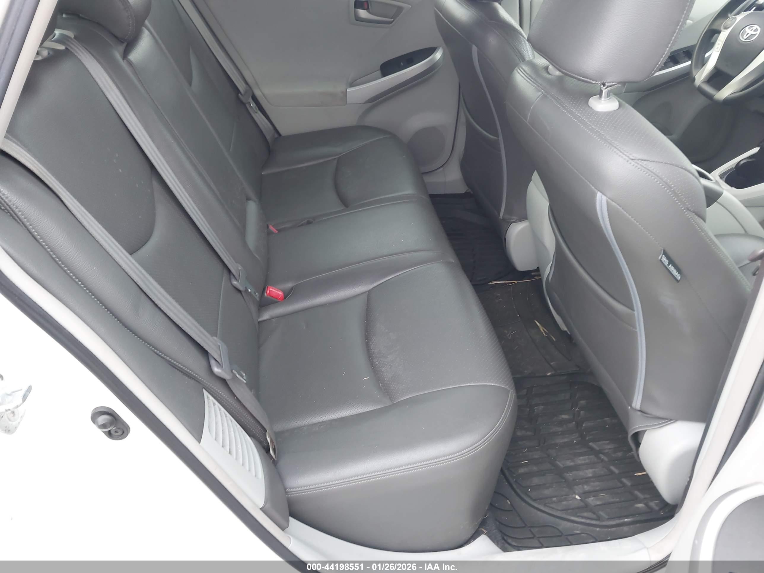 TOYOTA PRIUS image 8