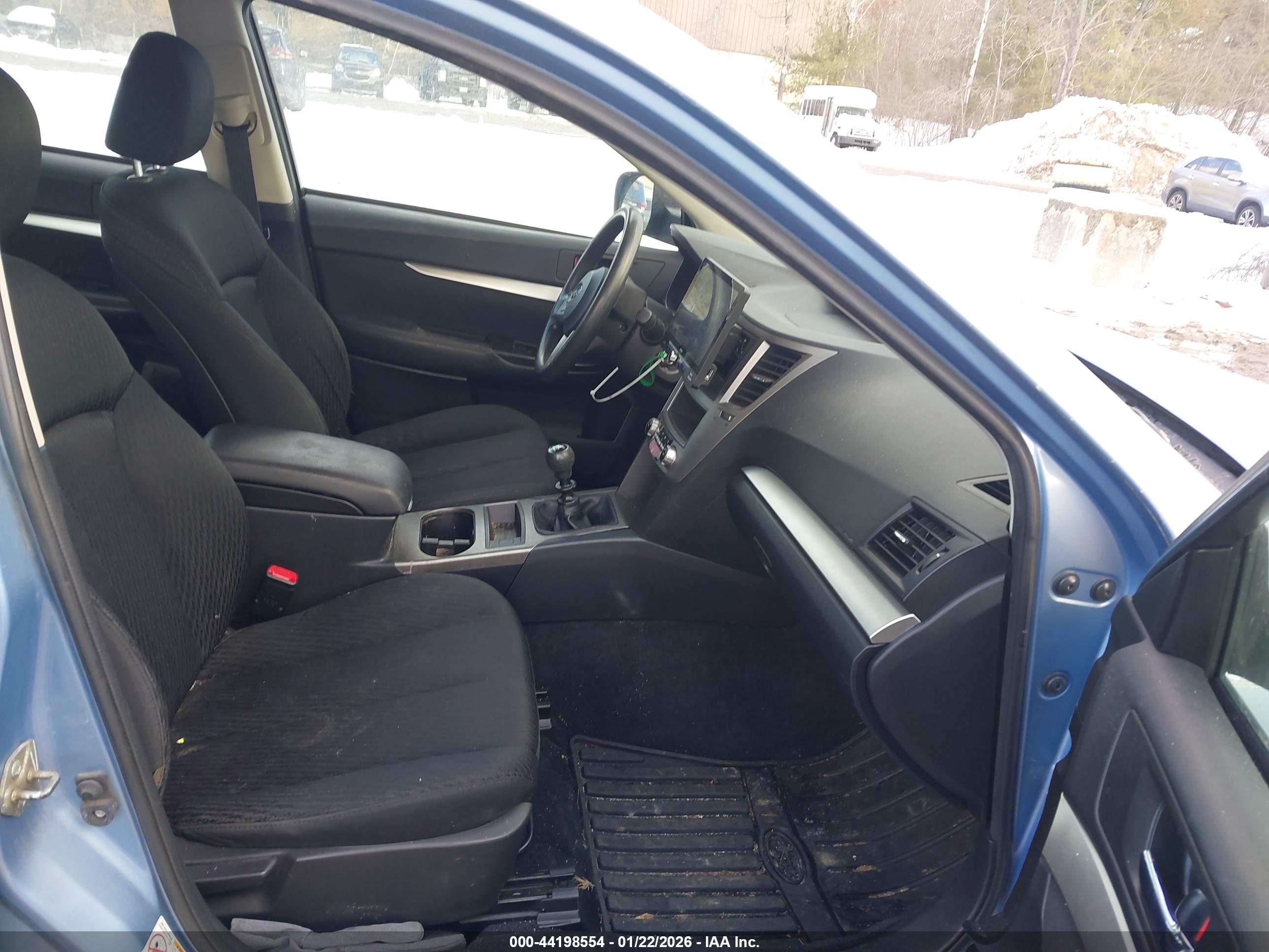 SUBARU OUTBACK image 5