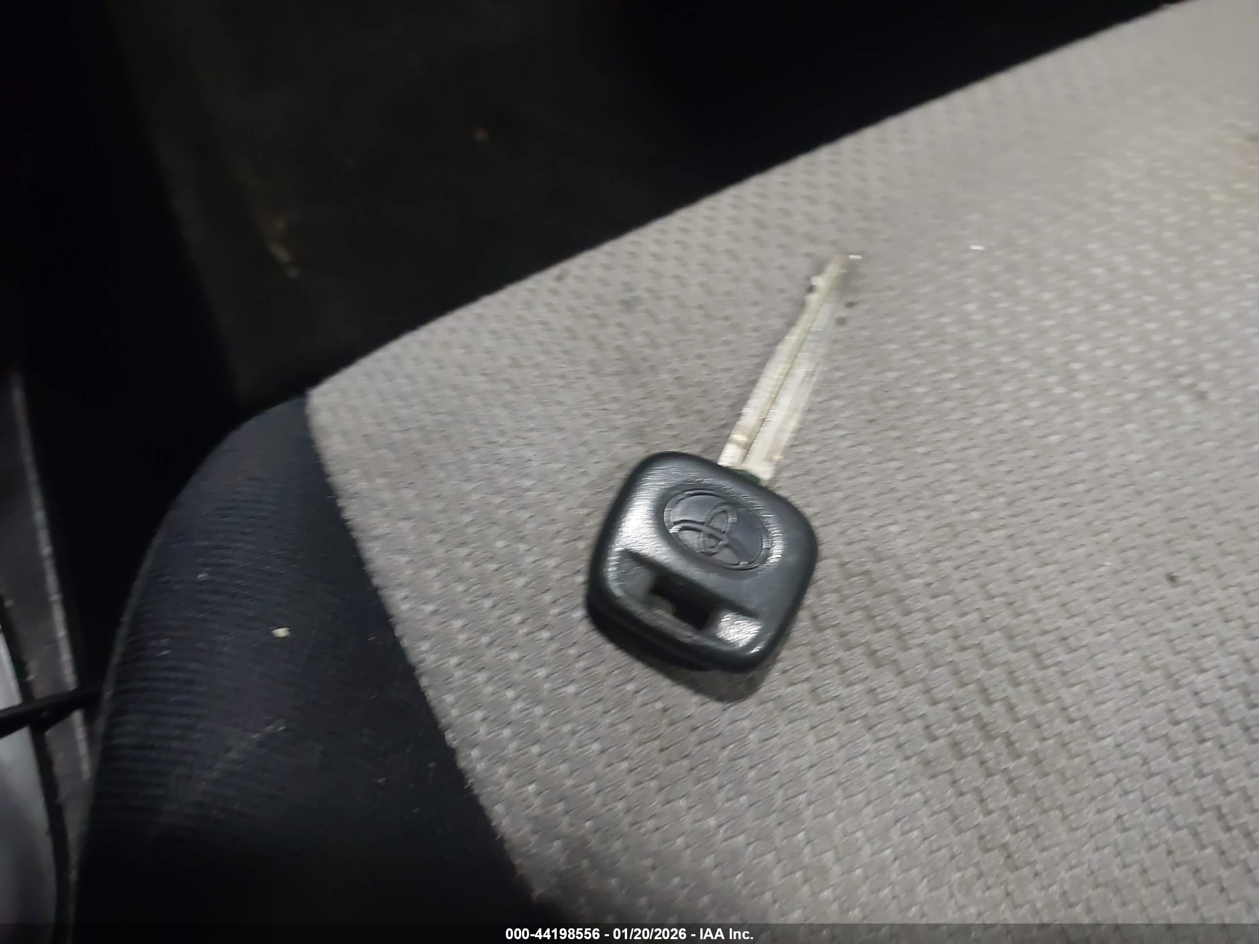 TOYOTA YARIS image 11