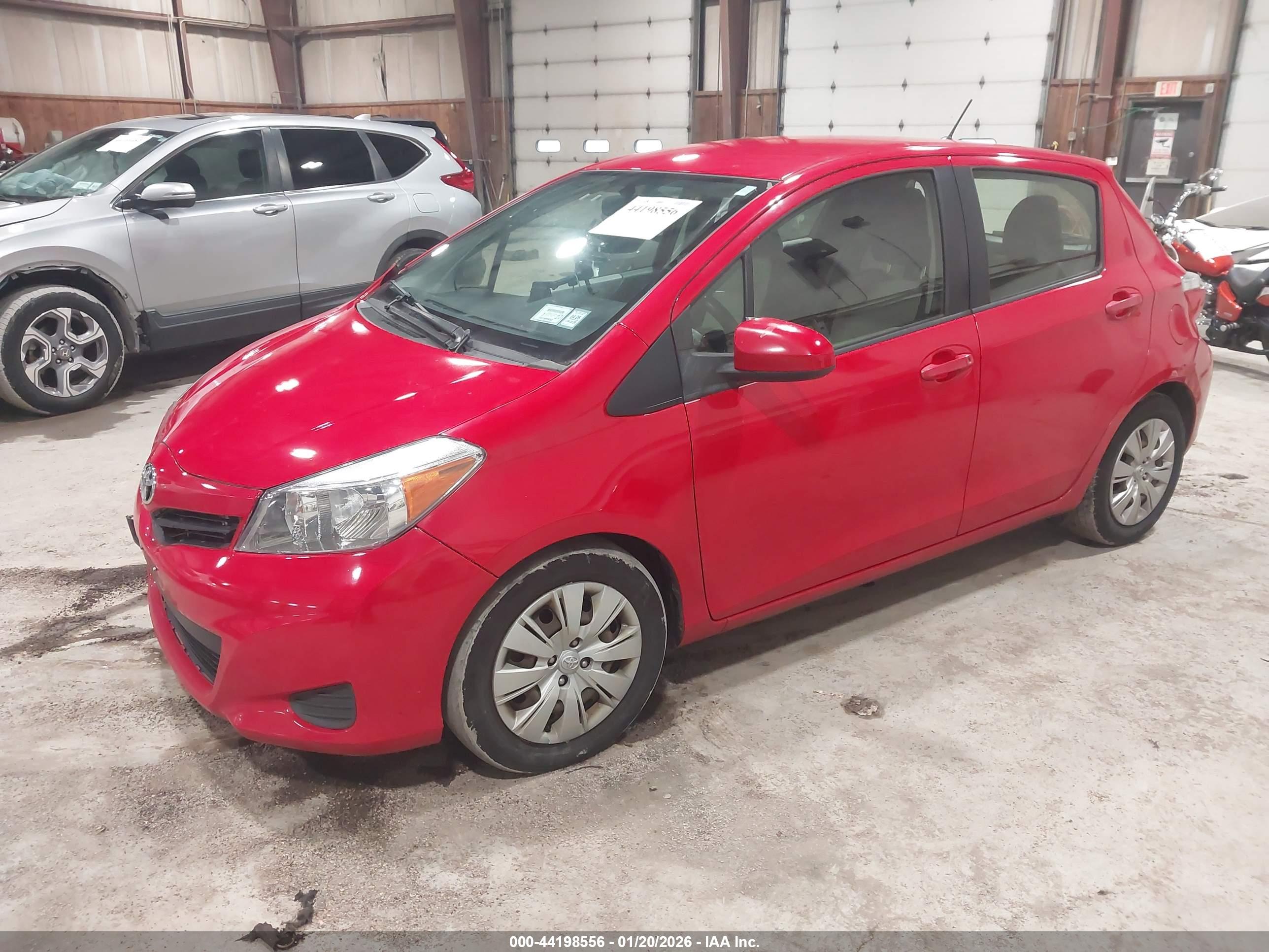 TOYOTA YARIS image 2